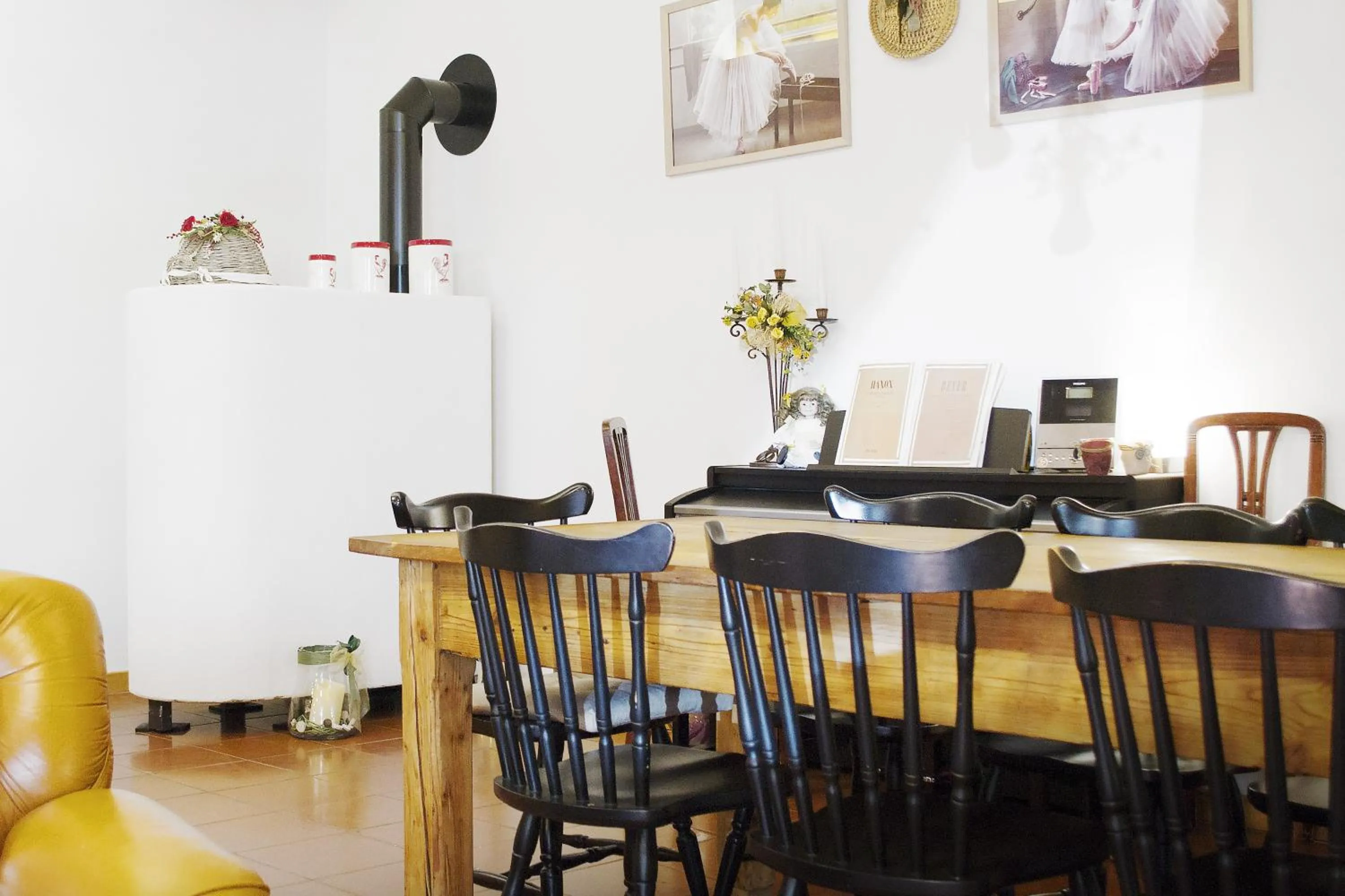 Communal lounge/ TV room in Albergo Stelvio