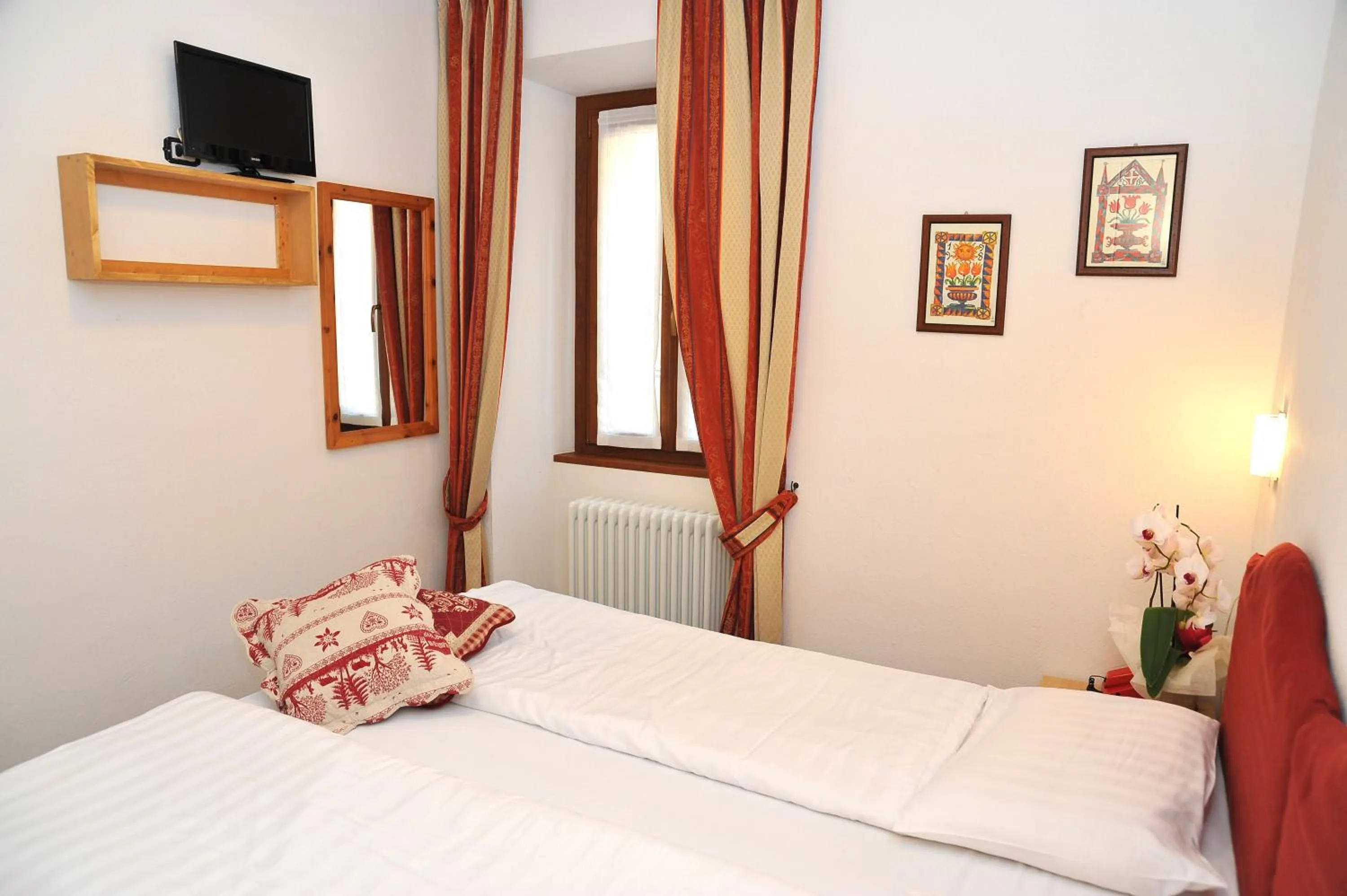 Decorative detail, Bed in Albergo Stelvio