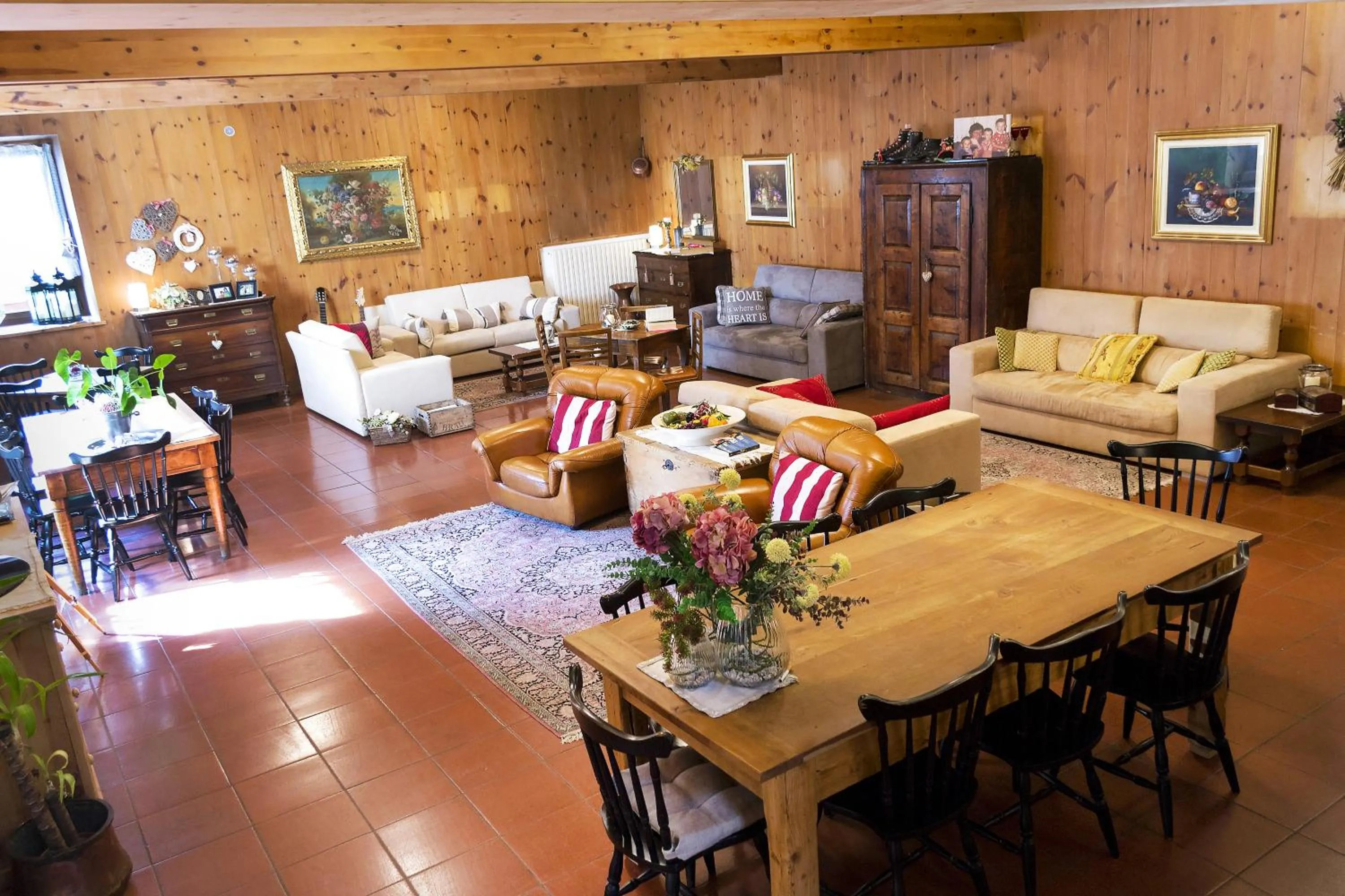 Communal lounge/ TV room in Albergo Stelvio