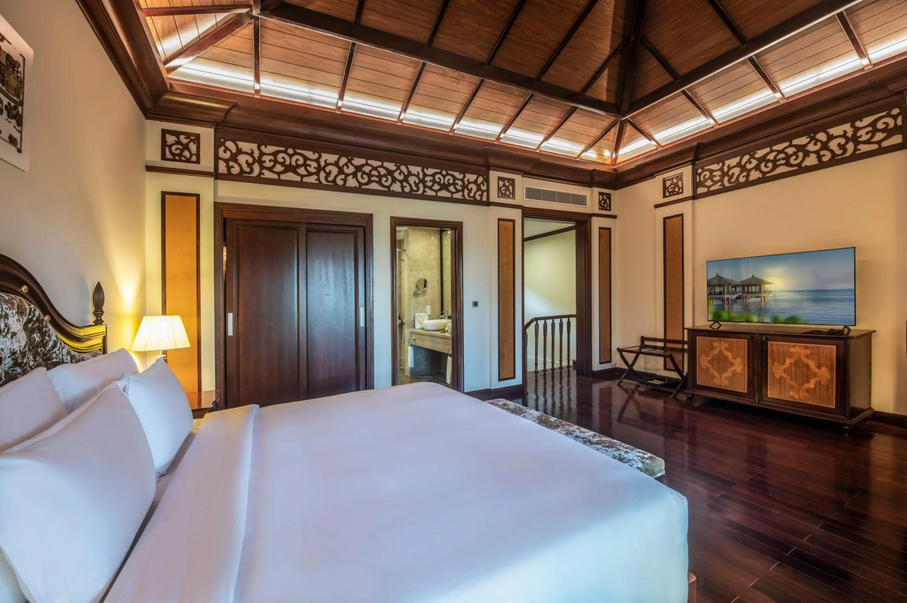 Bedroom, Bed in Vinpearl Luxury Nha Trang
