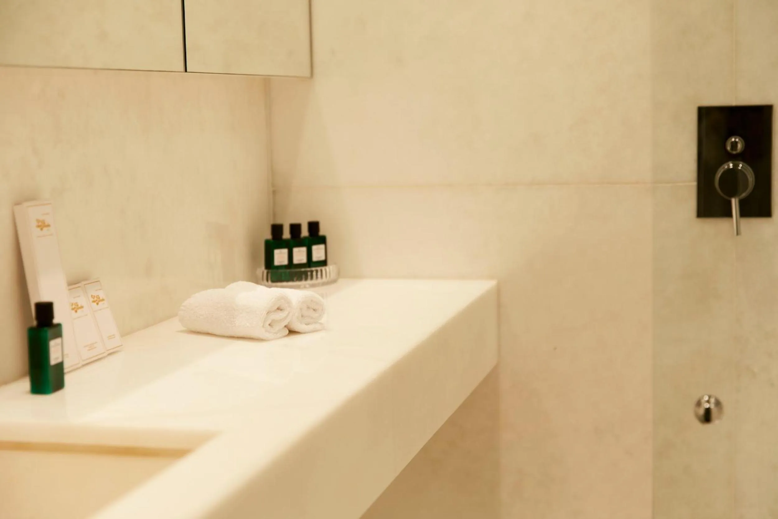 Toilet in Hotel la Ponche