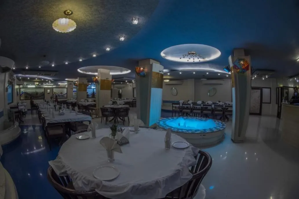 Restaurant/places to eat in Hotel Surbhi