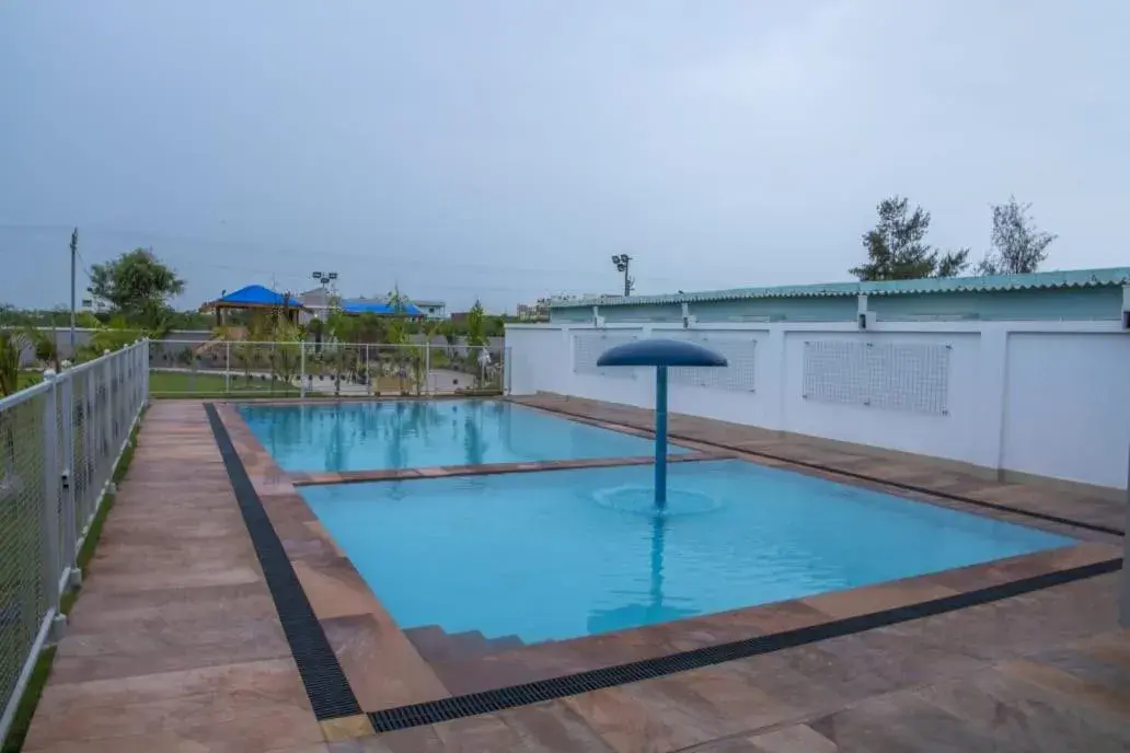 Swimming pool in Hotel Surbhi Swimming pool in Hotel Surbhi