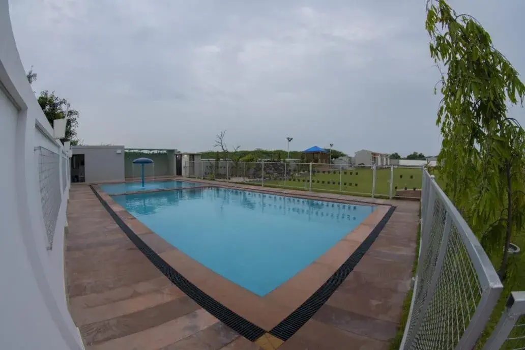 Swimming pool in Hotel Surbhi Swimming pool in Hotel Surbhi