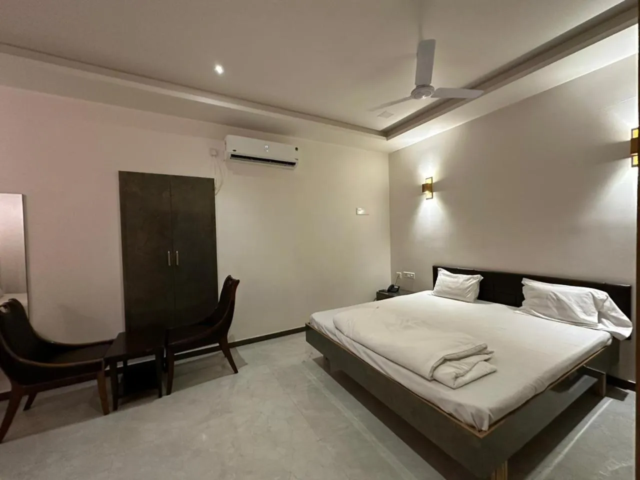 Bed in Hotel Surbhi