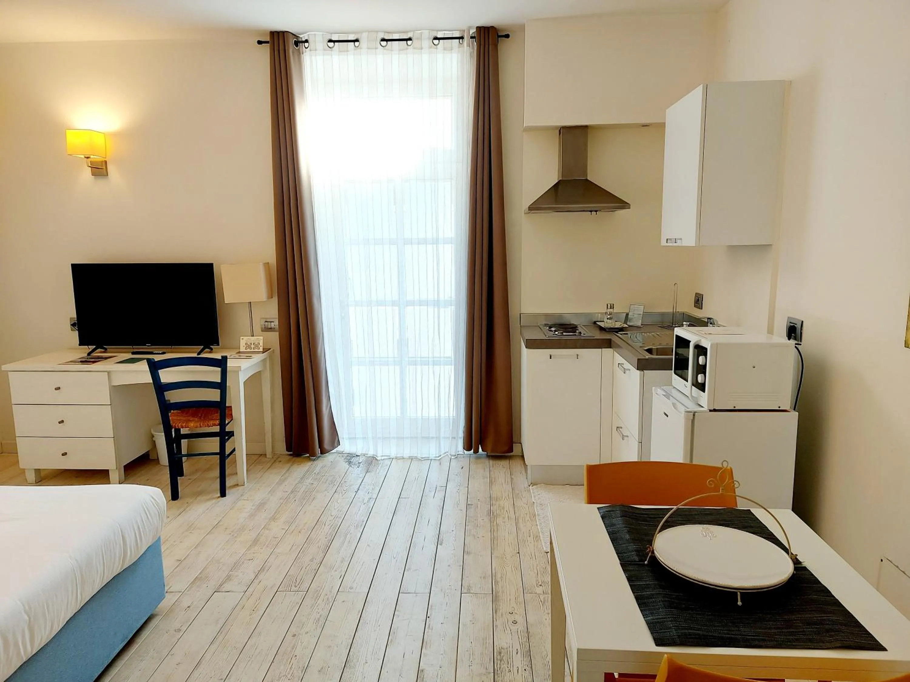 Living room, Bed in Hotel La Villa Del Mare