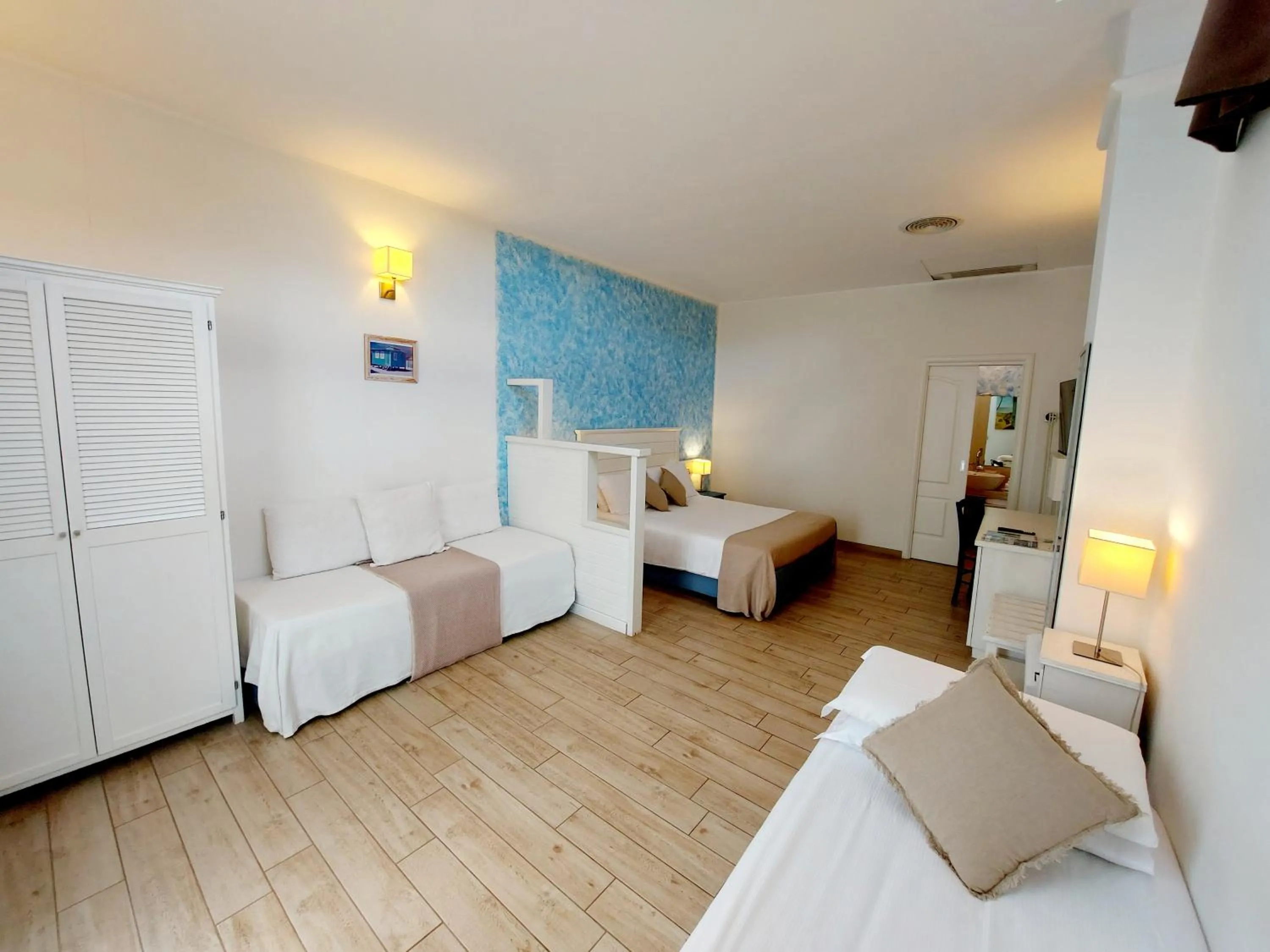 Photo of the whole room, Bed in Hotel La Villa Del Mare