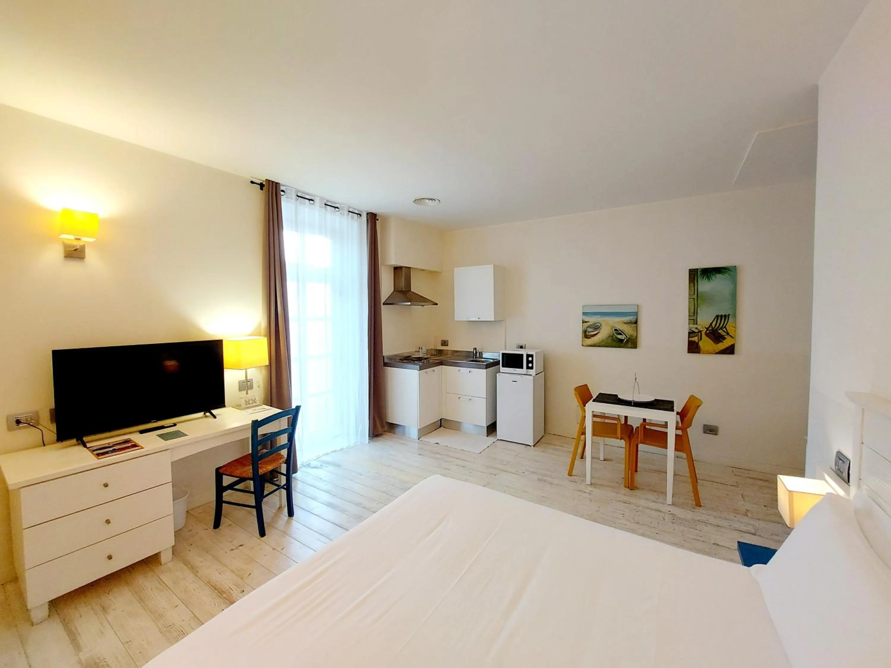 Living room, Bed in Hotel La Villa Del Mare