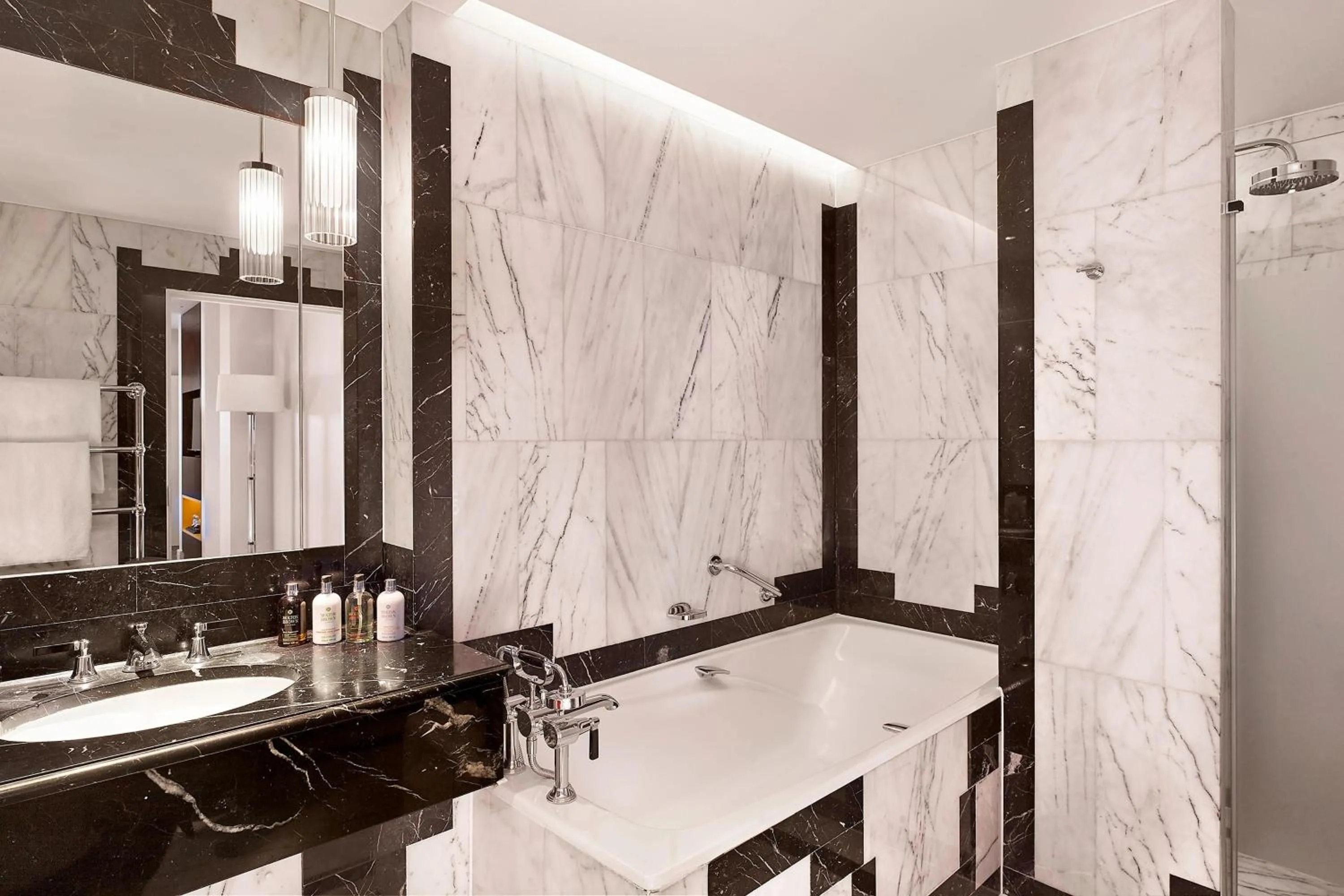 Bathroom in Sheraton Grand London Park Lane