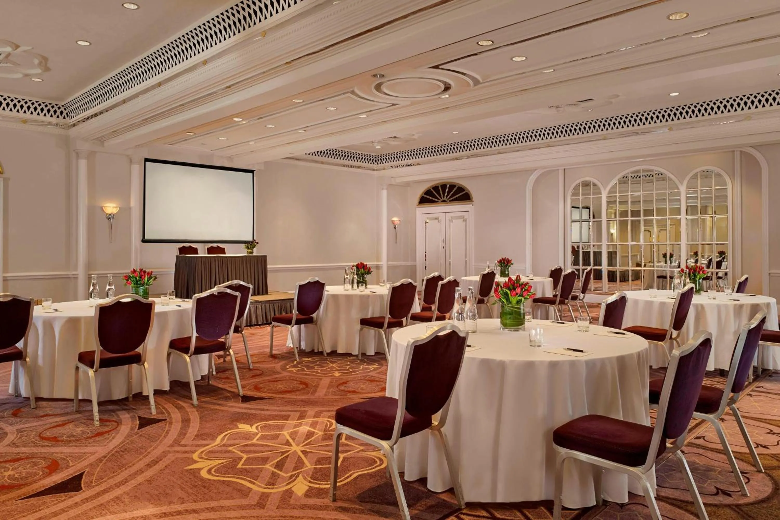 Lounge or bar in Sheraton Grand London Park Lane