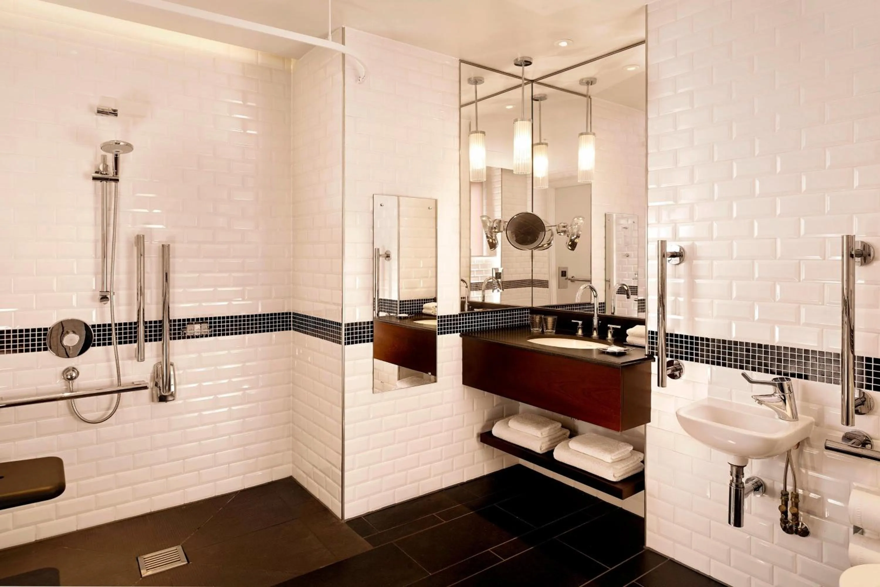 Bathroom in Sheraton Grand London Park Lane