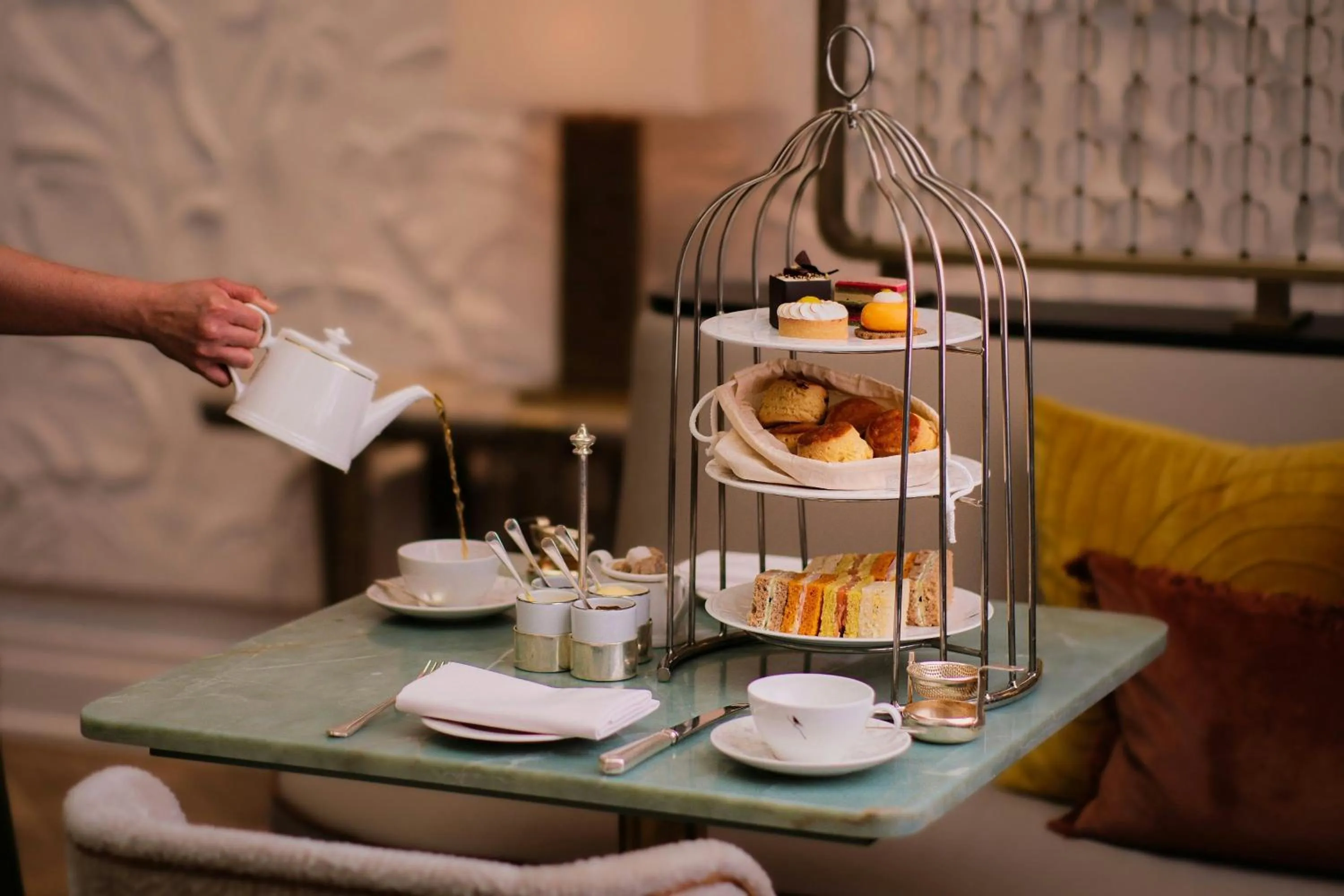 Restaurant/places to eat in Sheraton Grand London Park Lane