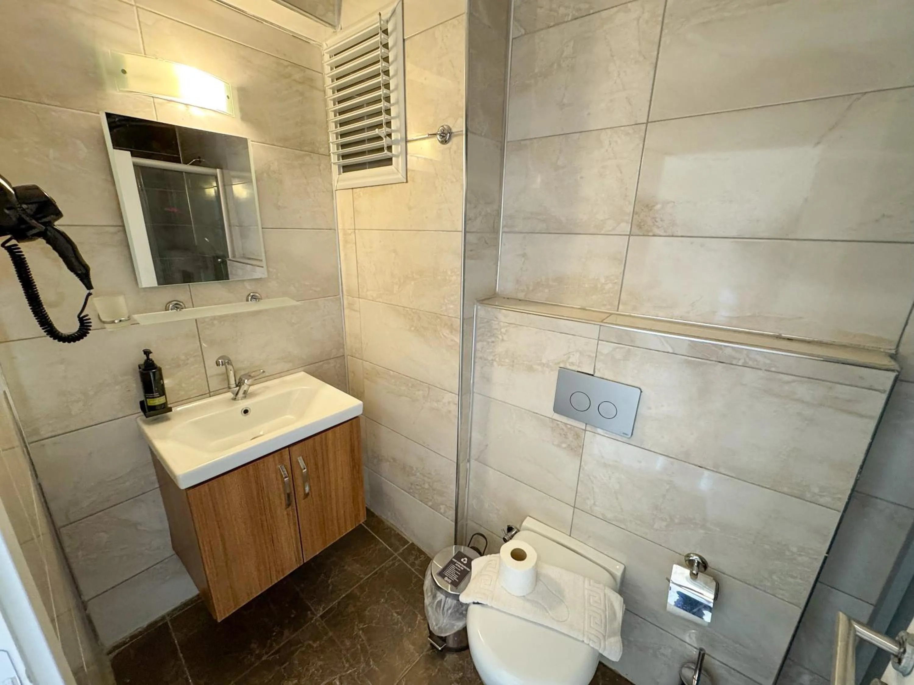 Shower in Ekici Hotel