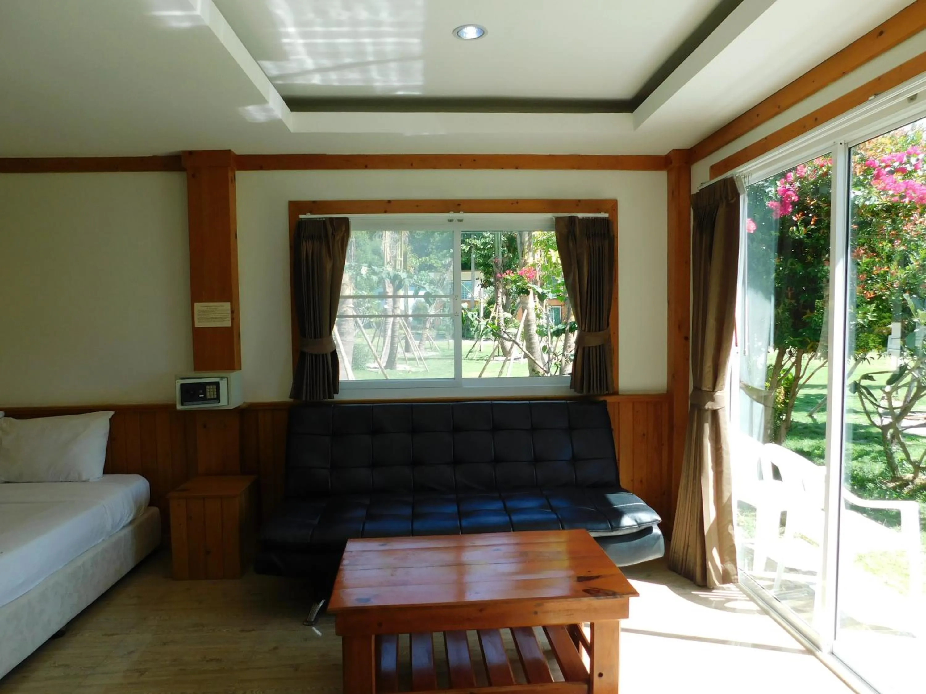Living room, Bed in Z-Touch Lipe Island Resort