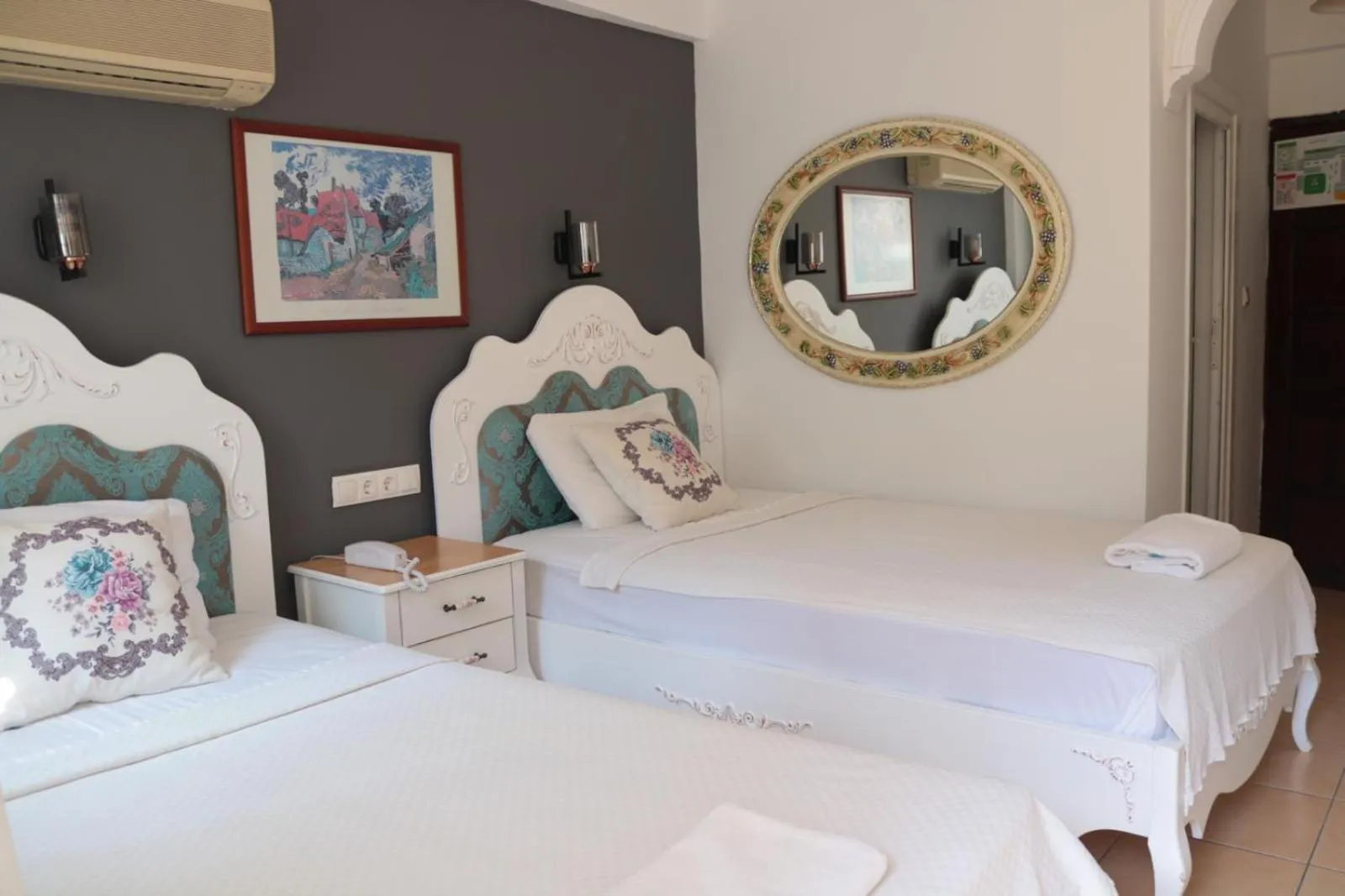 Bedroom in Taner Otel