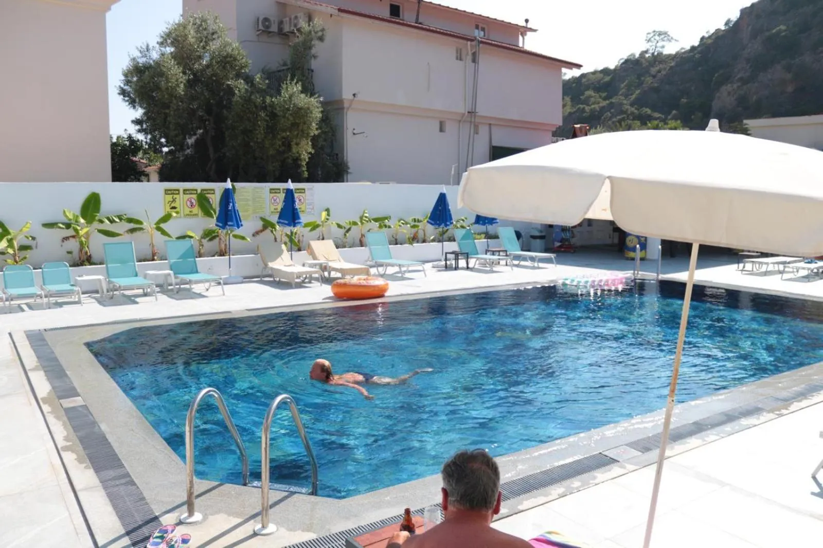 Swimming pool in Taner Otel