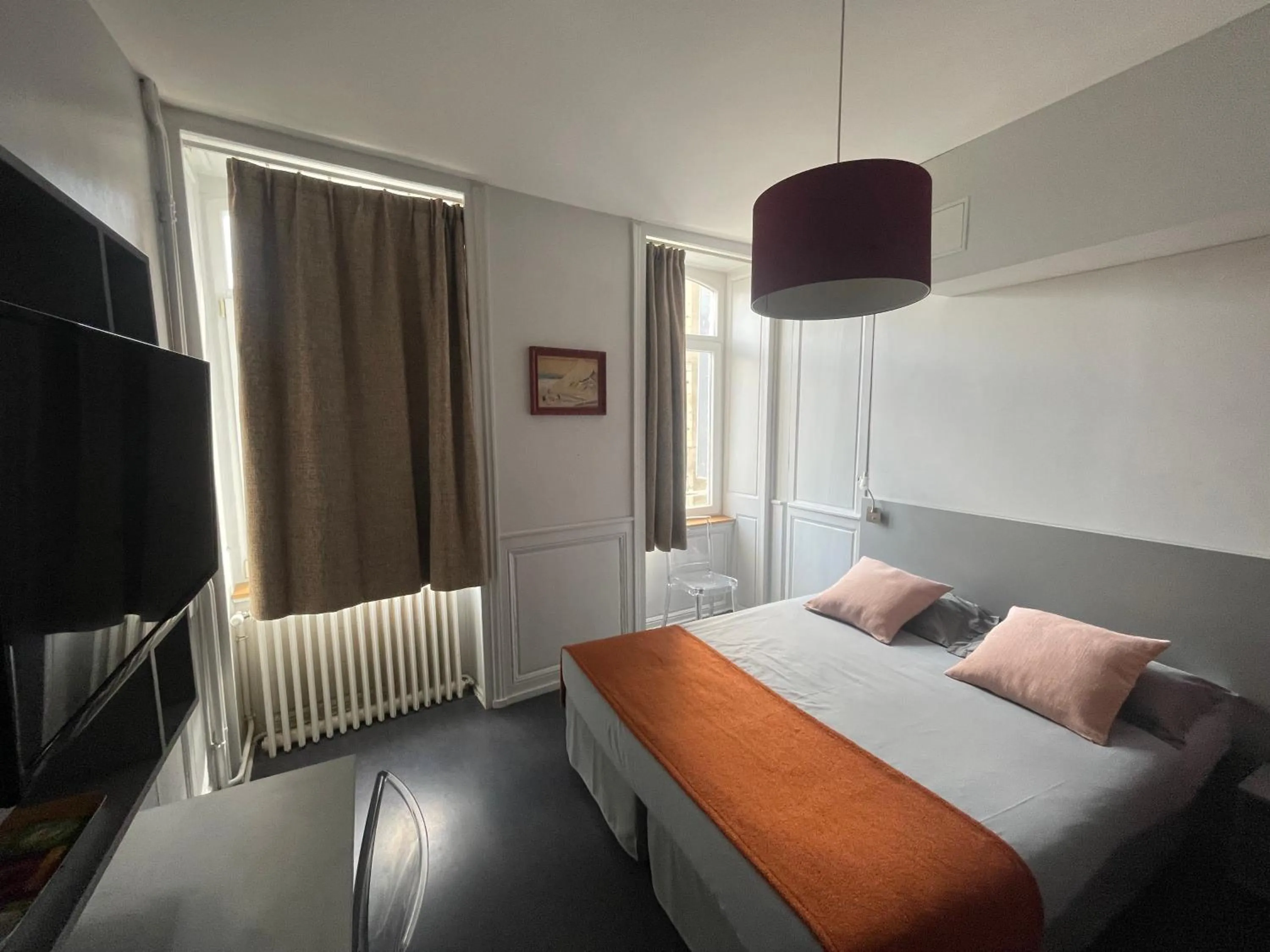 Bed in Smartappart Cherbourg (la rose des vents)