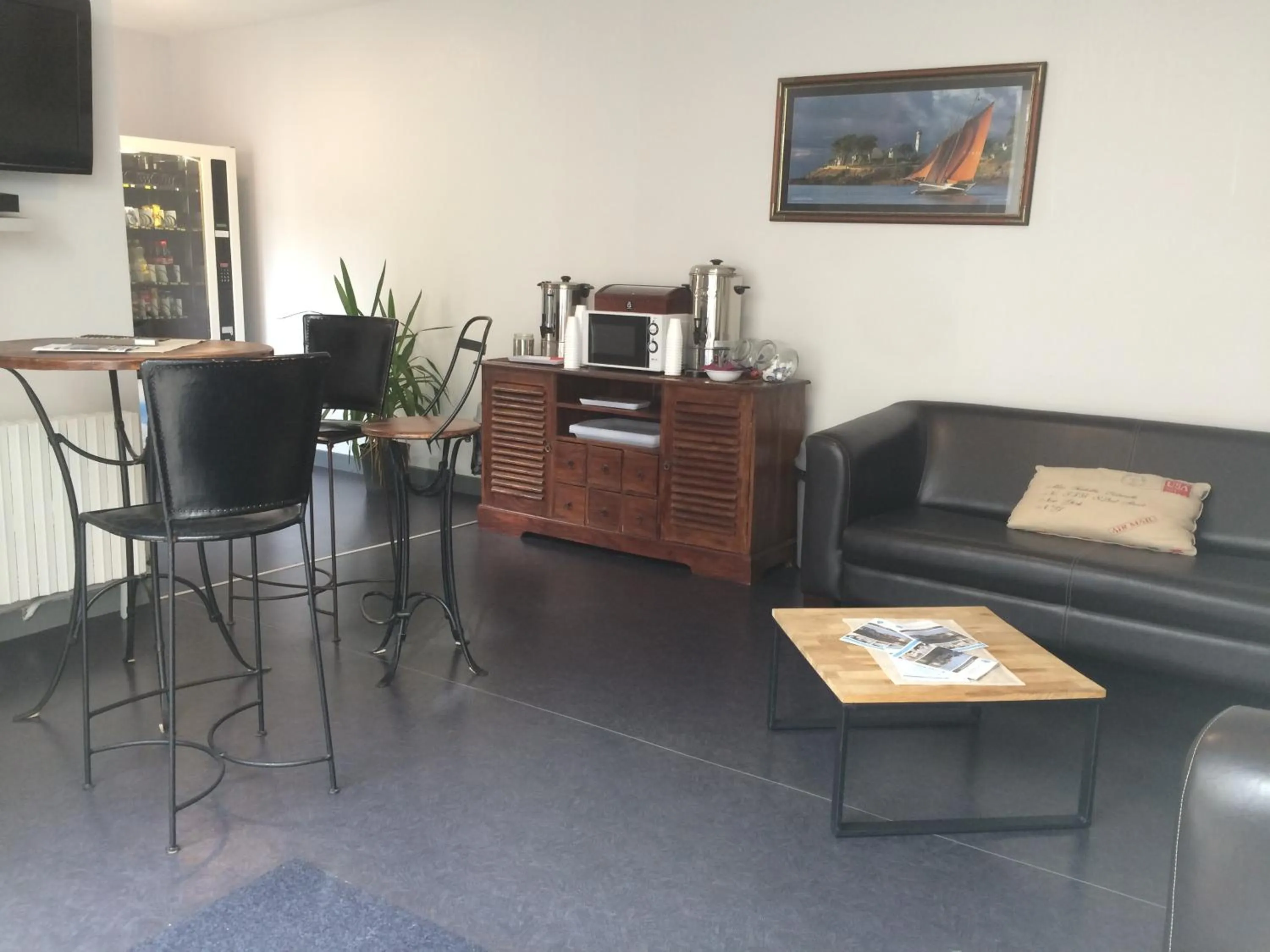 Communal lounge/ TV room in Smartappart Cherbourg (la rose des vents)