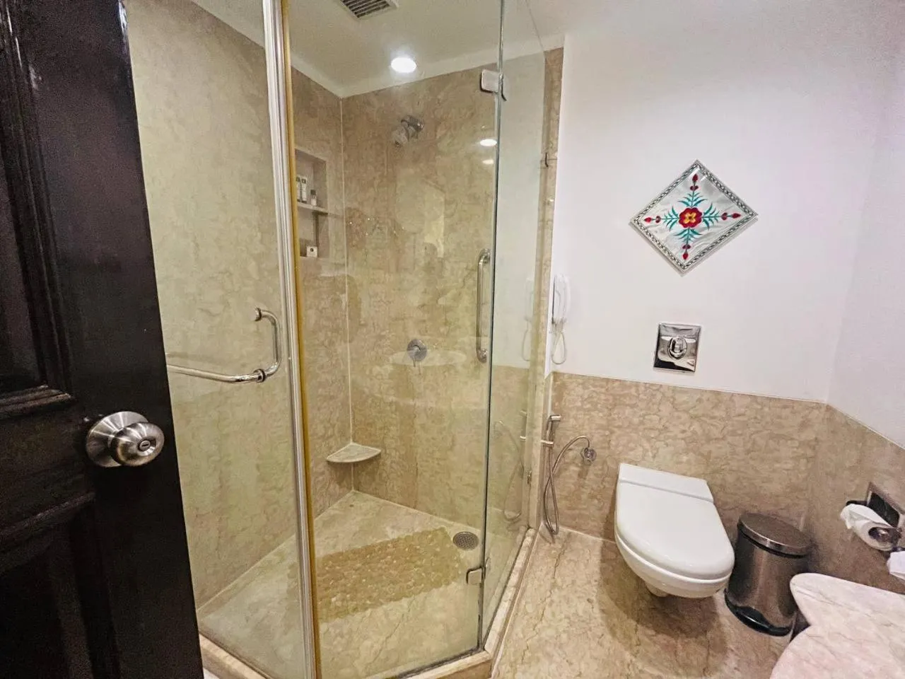 Shower in The Lalit Laxmi Vilas Palace