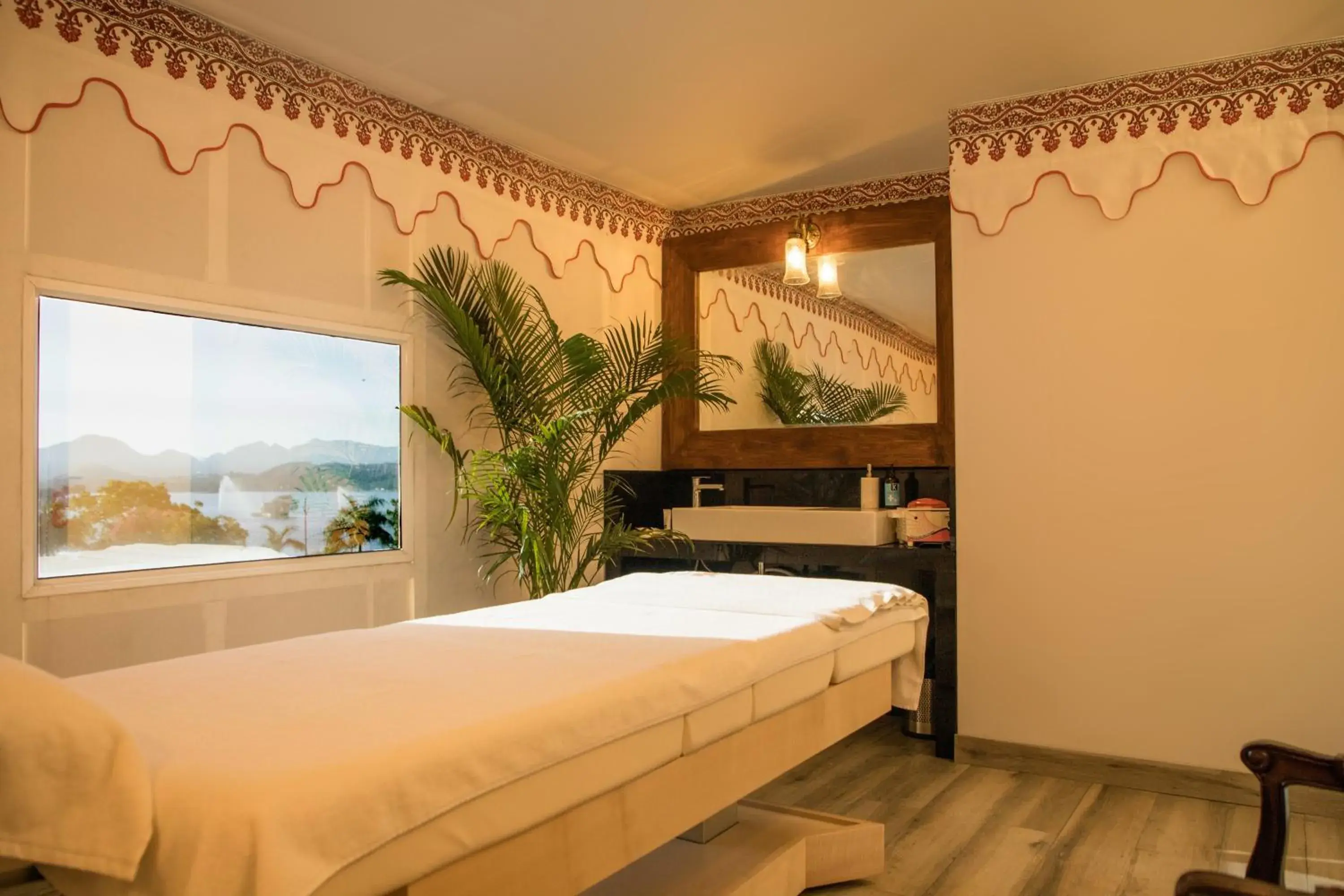Spa and wellness centre/facilities, Bed in The Lalit Laxmi Vilas Palace Spa and wellness centre/facilities, Bed in The Lalit Laxmi Vilas Palace