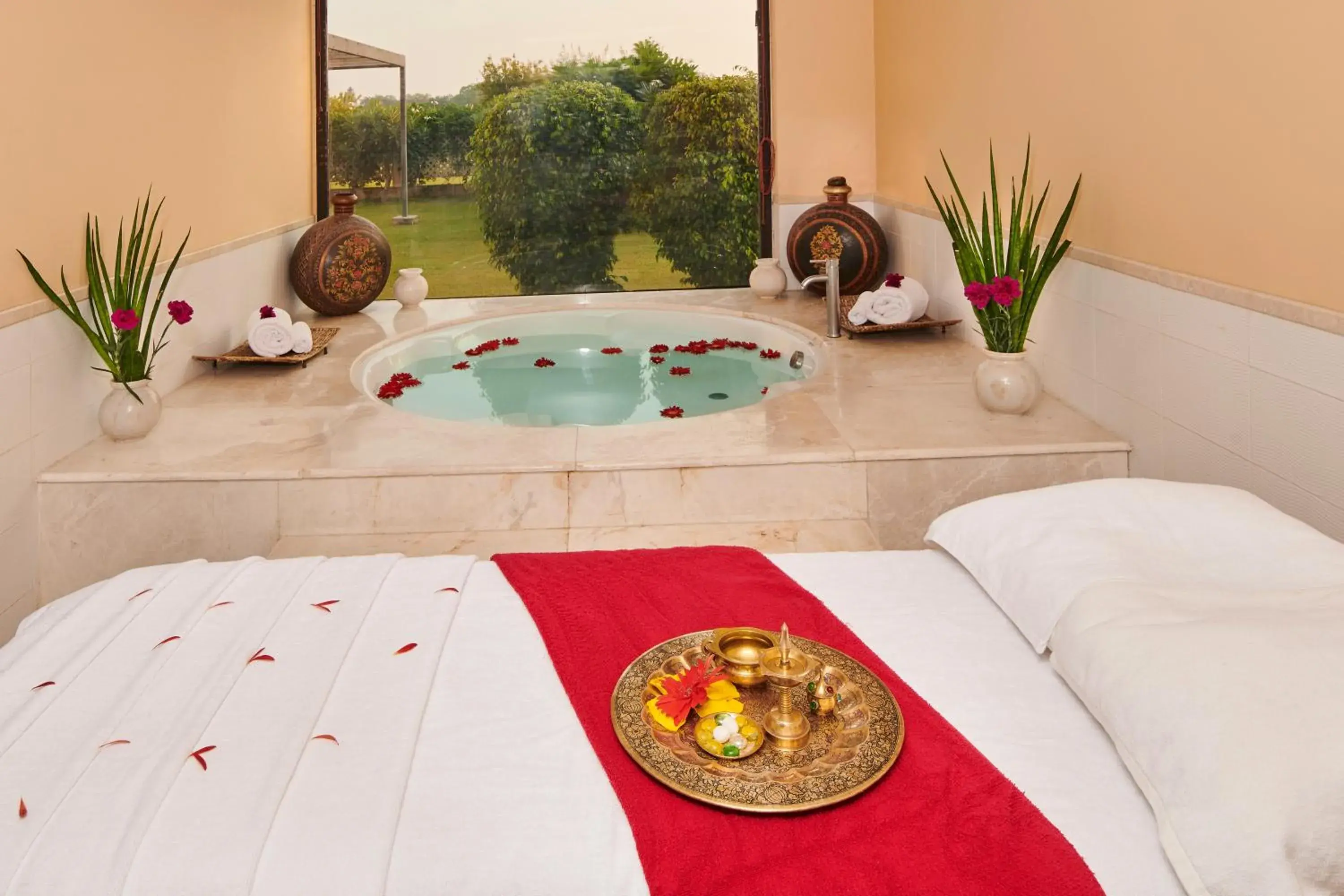 Spa and wellness centre/facilities, Bed in The Lalit Temple View Spa and wellness centre/facilities, Bed in The Lalit Temple View