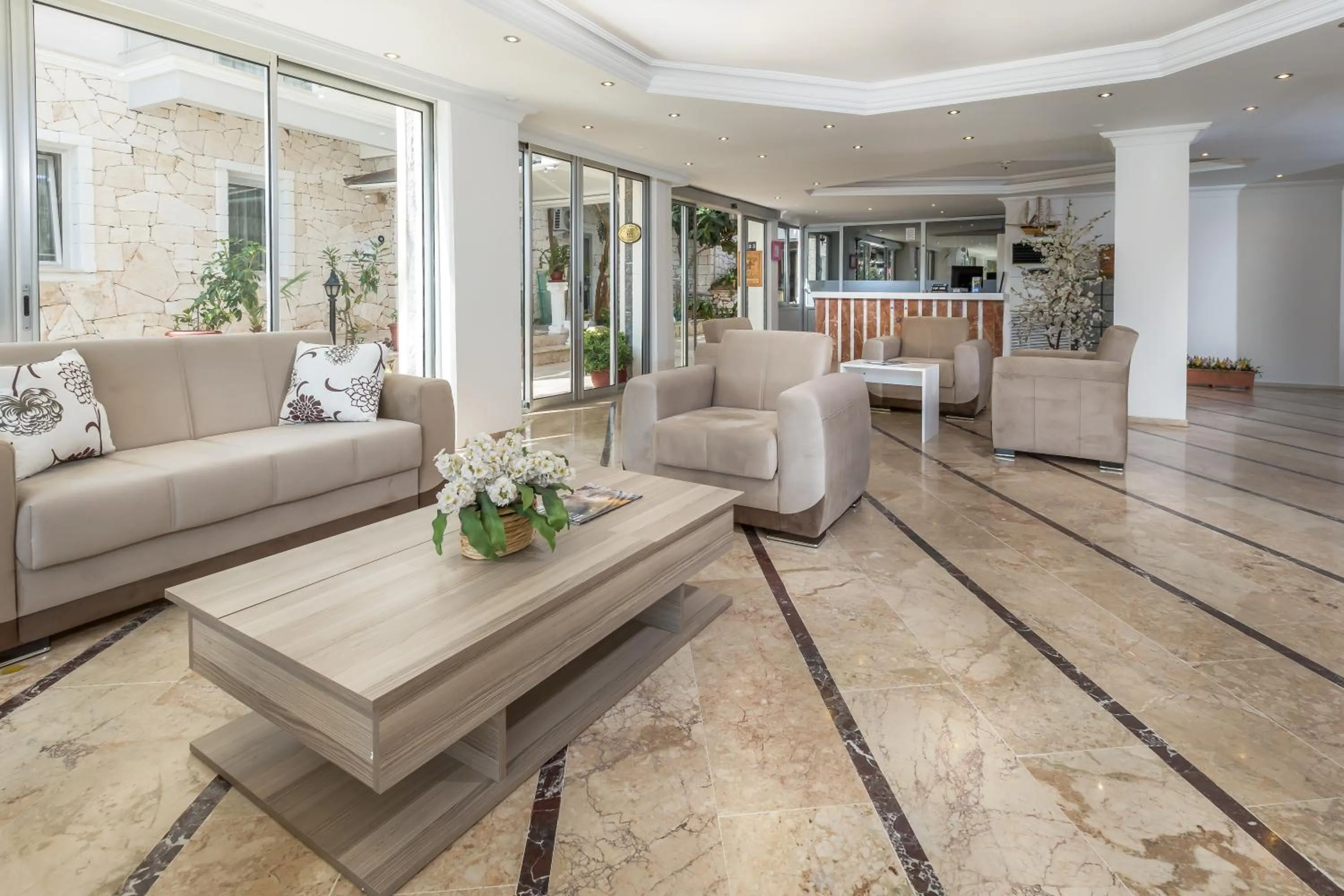 Lobby or reception in Habesos Hotel