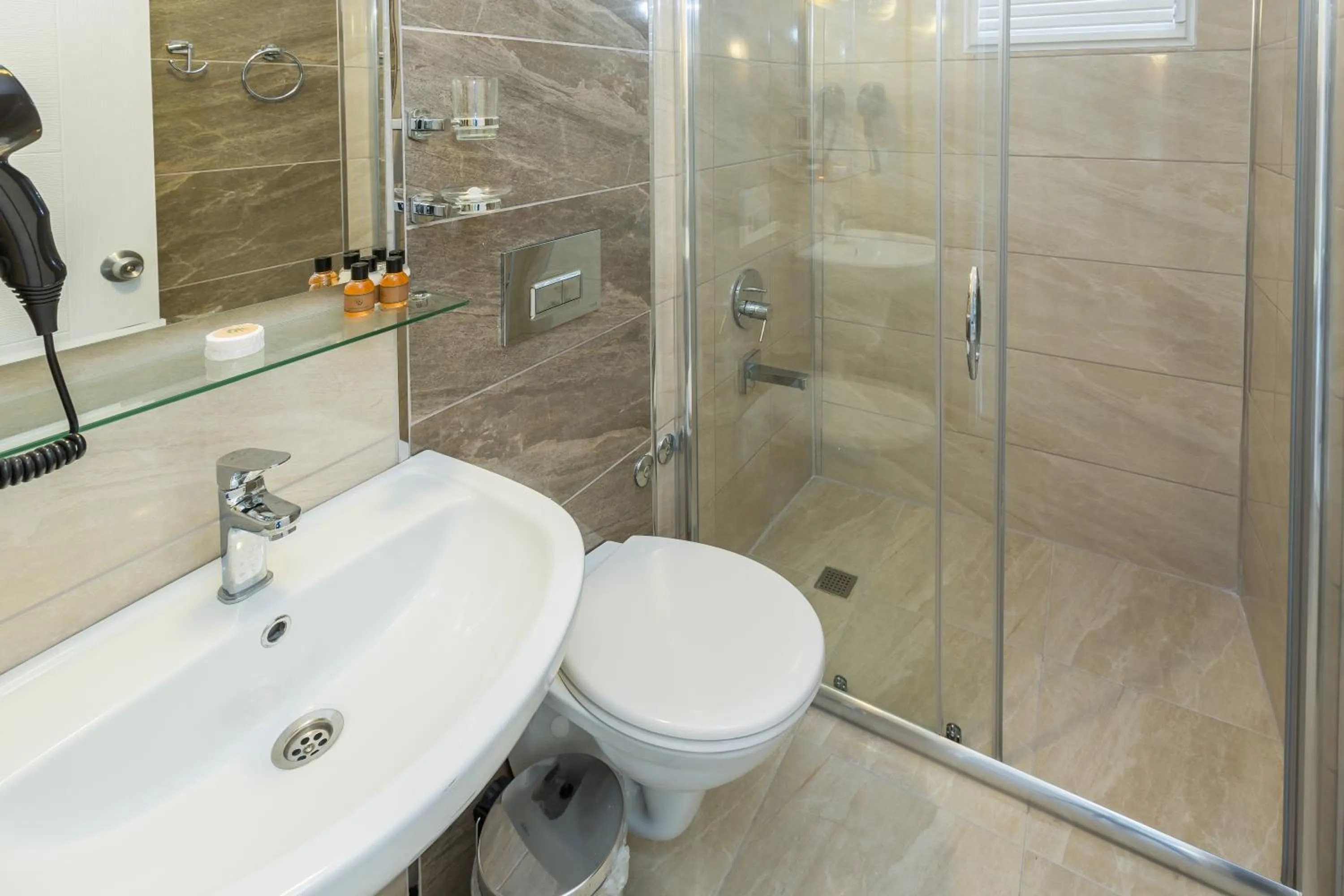 Bathroom in Habesos Hotel