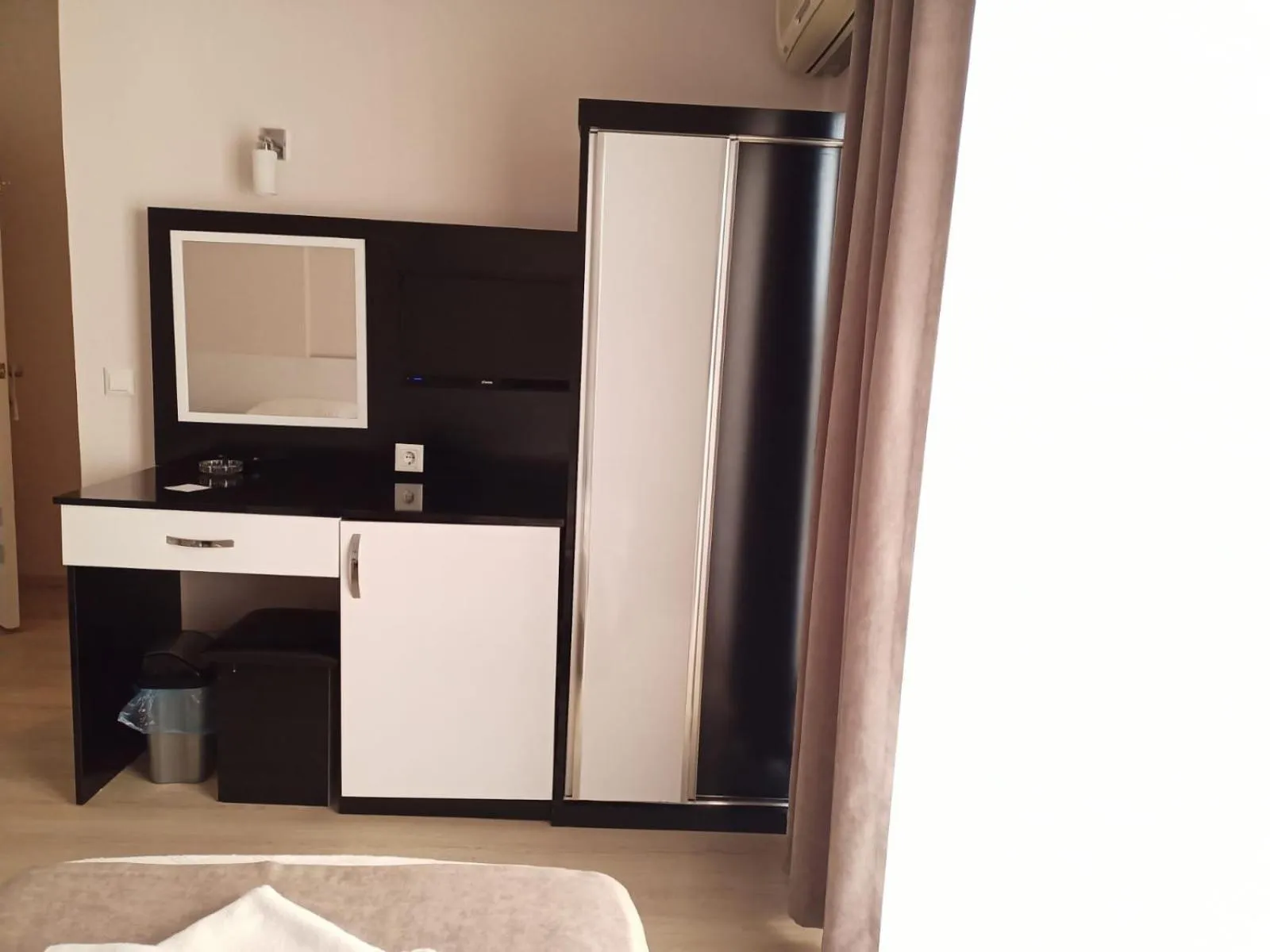 wardrobe in Habesos Hotel