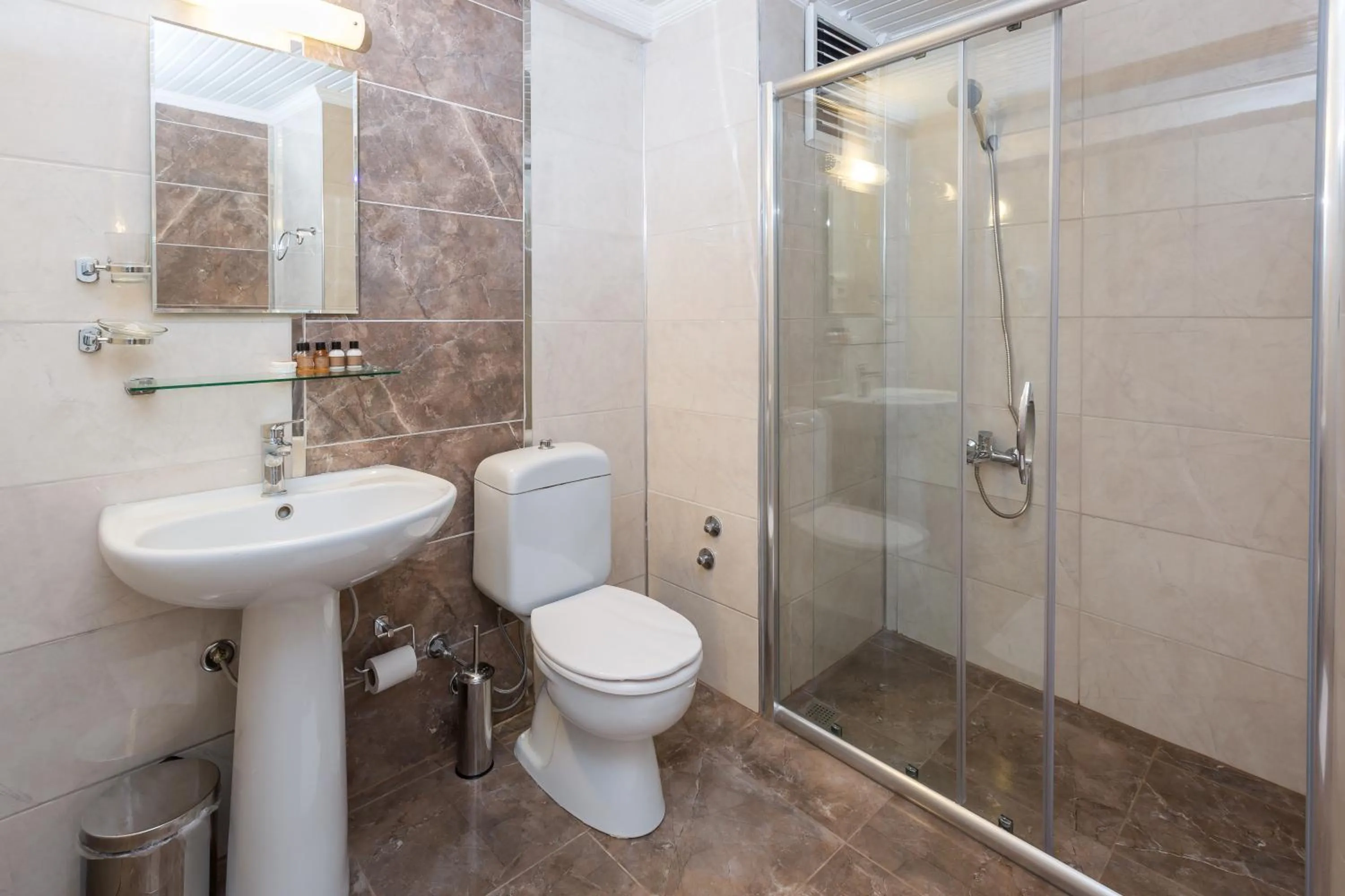 Bathroom in Habesos Hotel