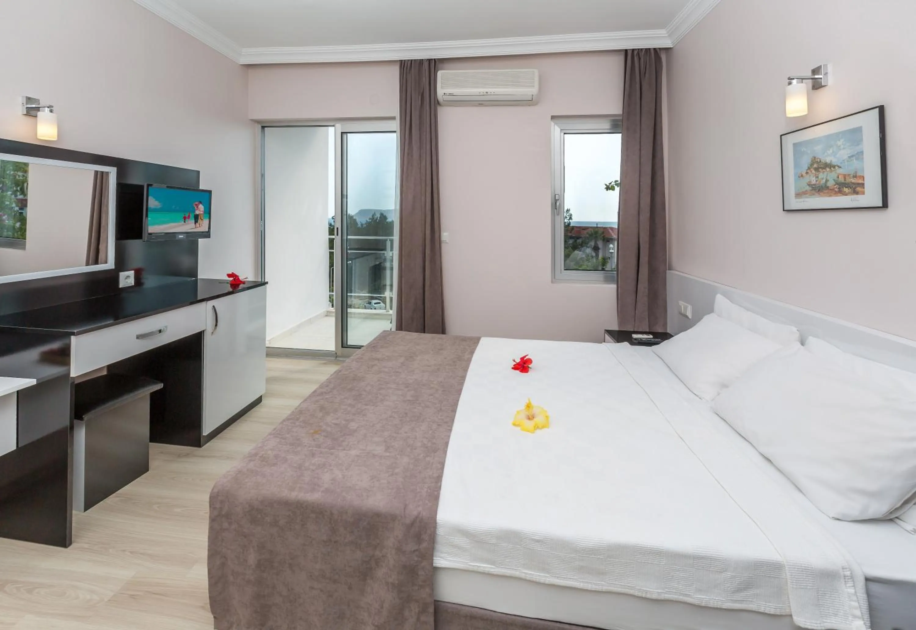 Photo of the whole room, Bed in Habesos Hotel