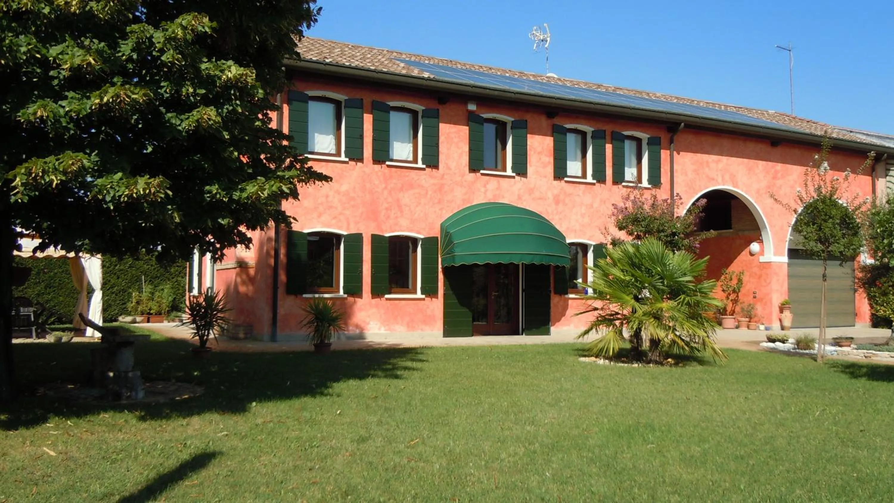 Facade/entrance in Il Farfasole