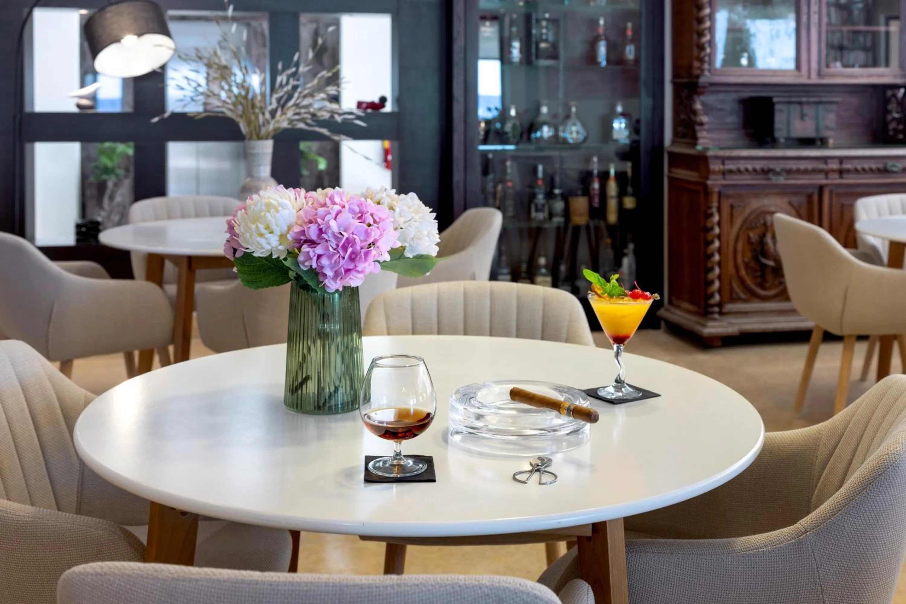 Lounge or bar in Atlantis Beach Hotel