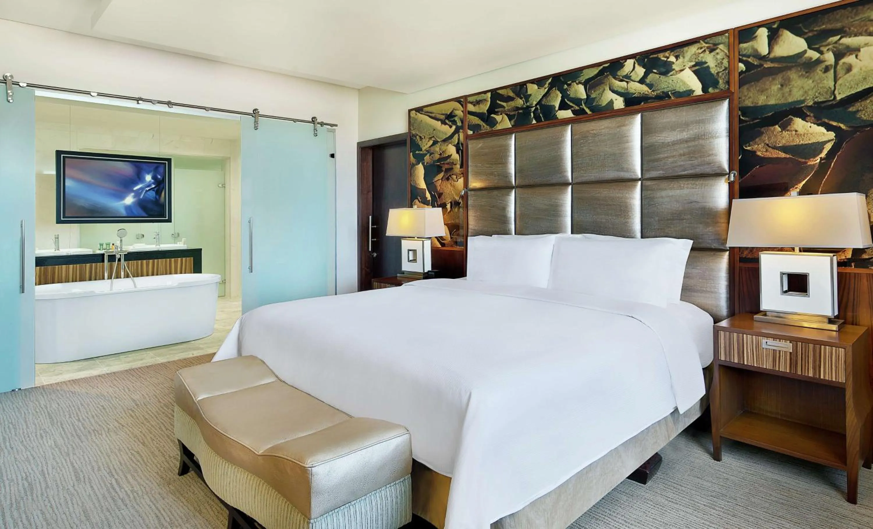 Bathroom, Bed in Hilton Windhoek