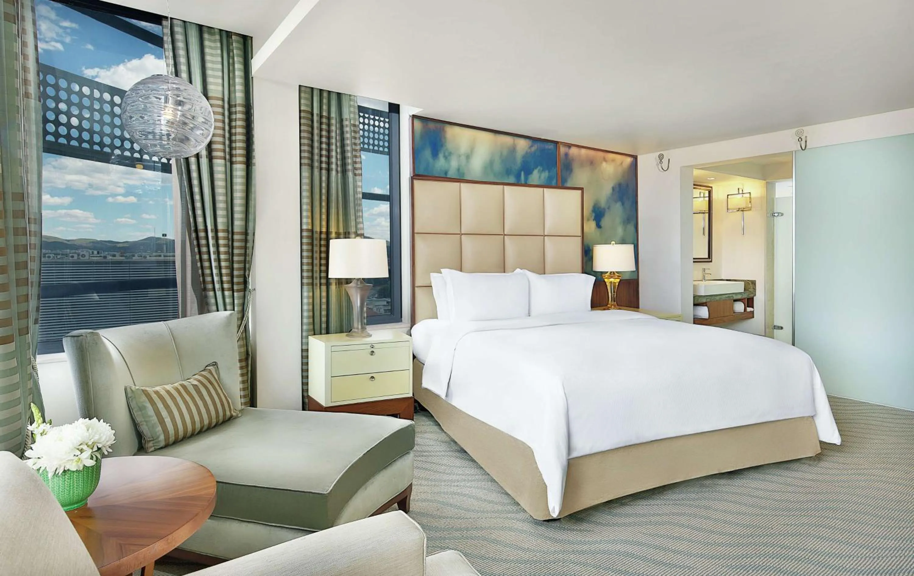 Living room, Bed in Hilton Windhoek