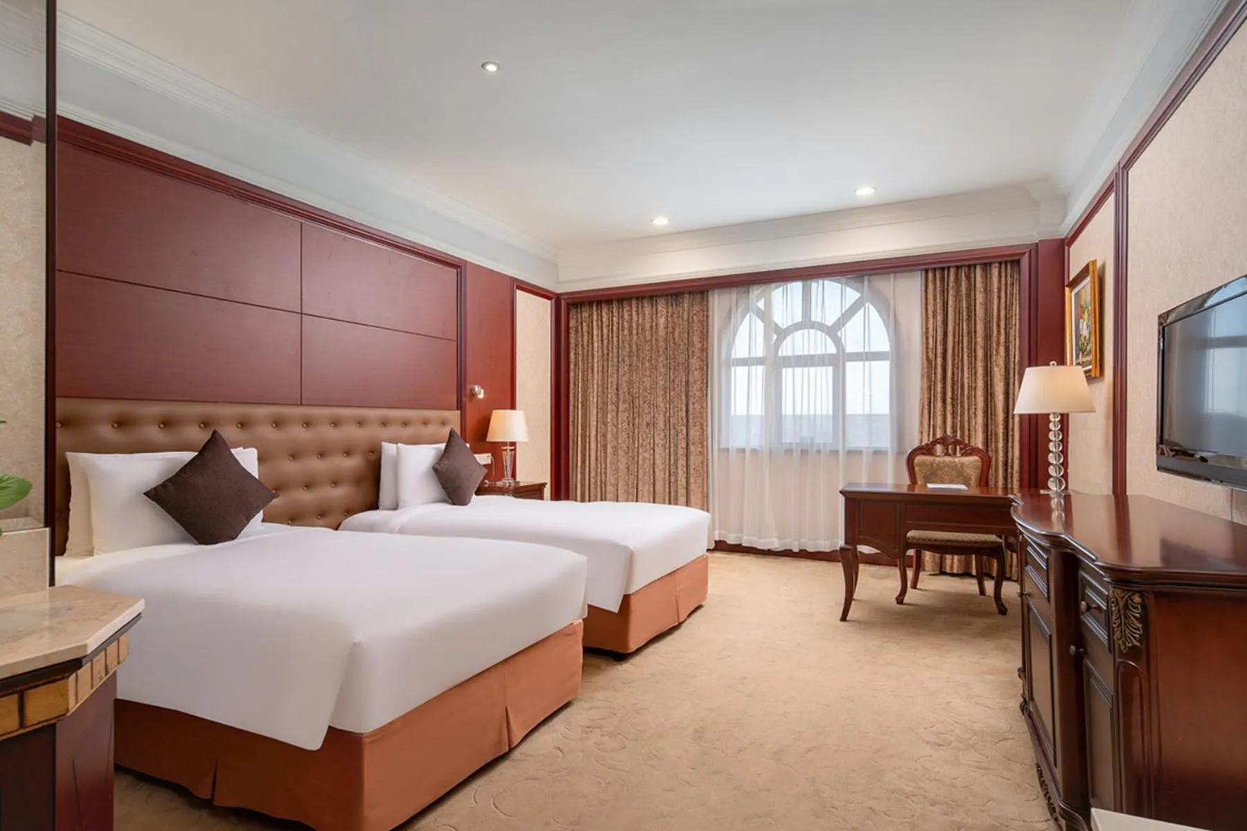 Bed in Wyndham Shanghai Hongqiao-Near NECC