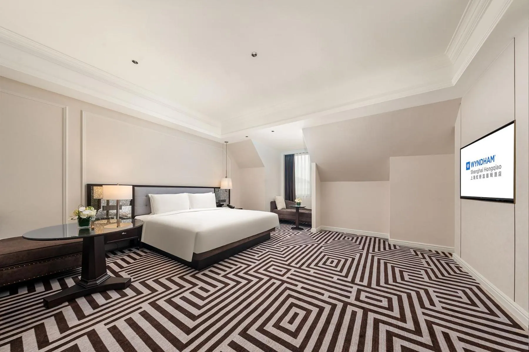 Bed in Wyndham Shanghai Hongqiao-Near NECC