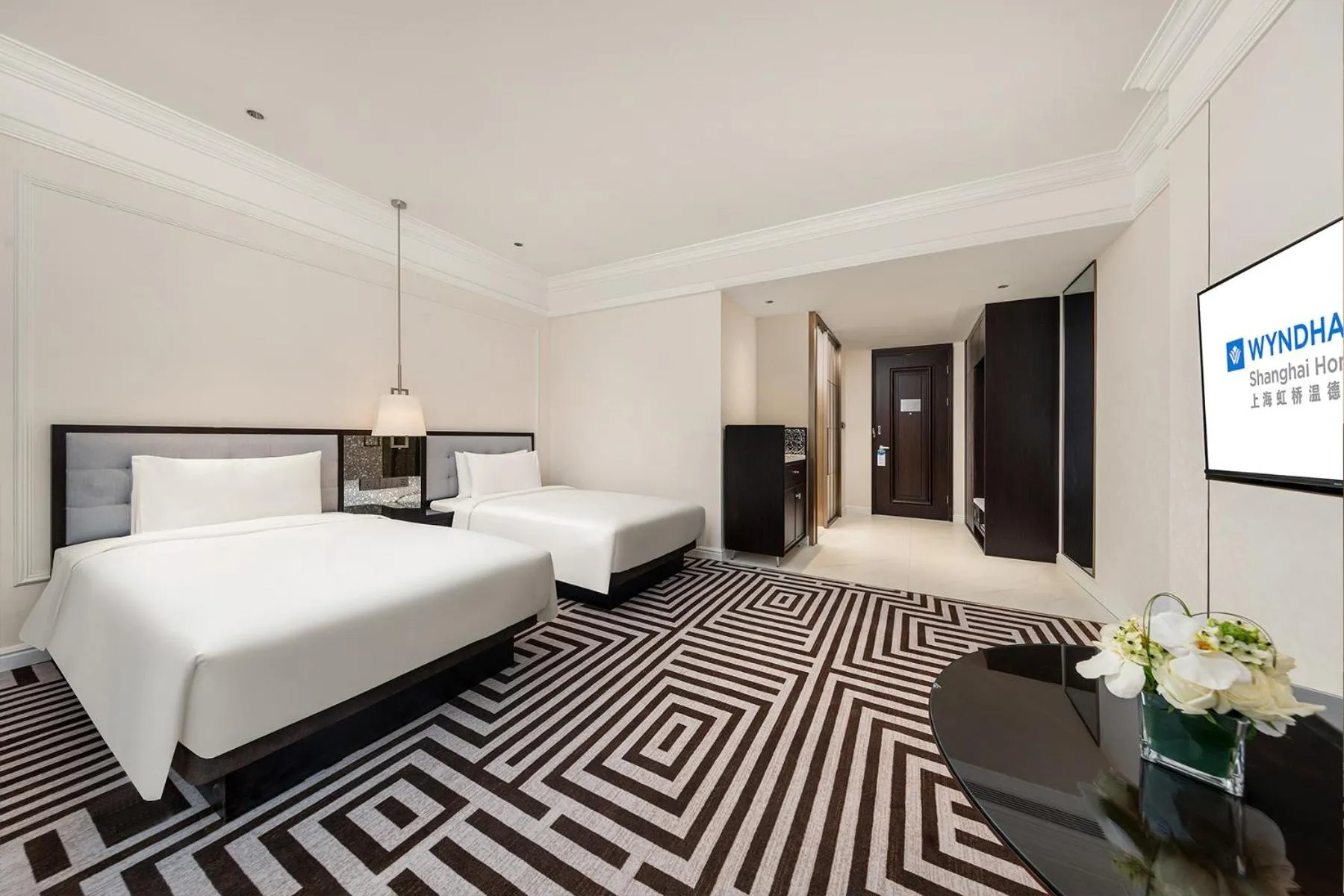 Bed in Wyndham Shanghai Hongqiao-Near NECC