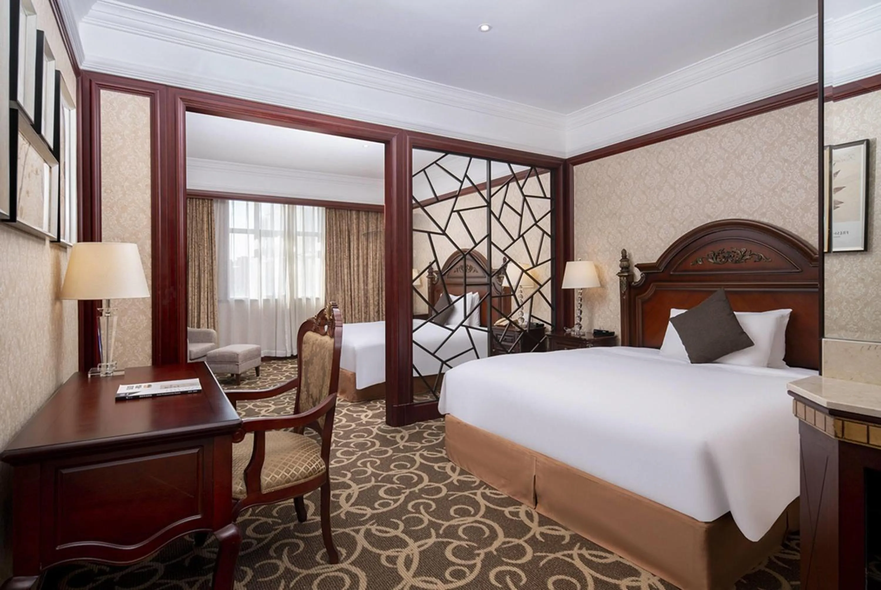 Photo of the whole room, Bed in Wyndham Shanghai Hongqiao-Near NECC