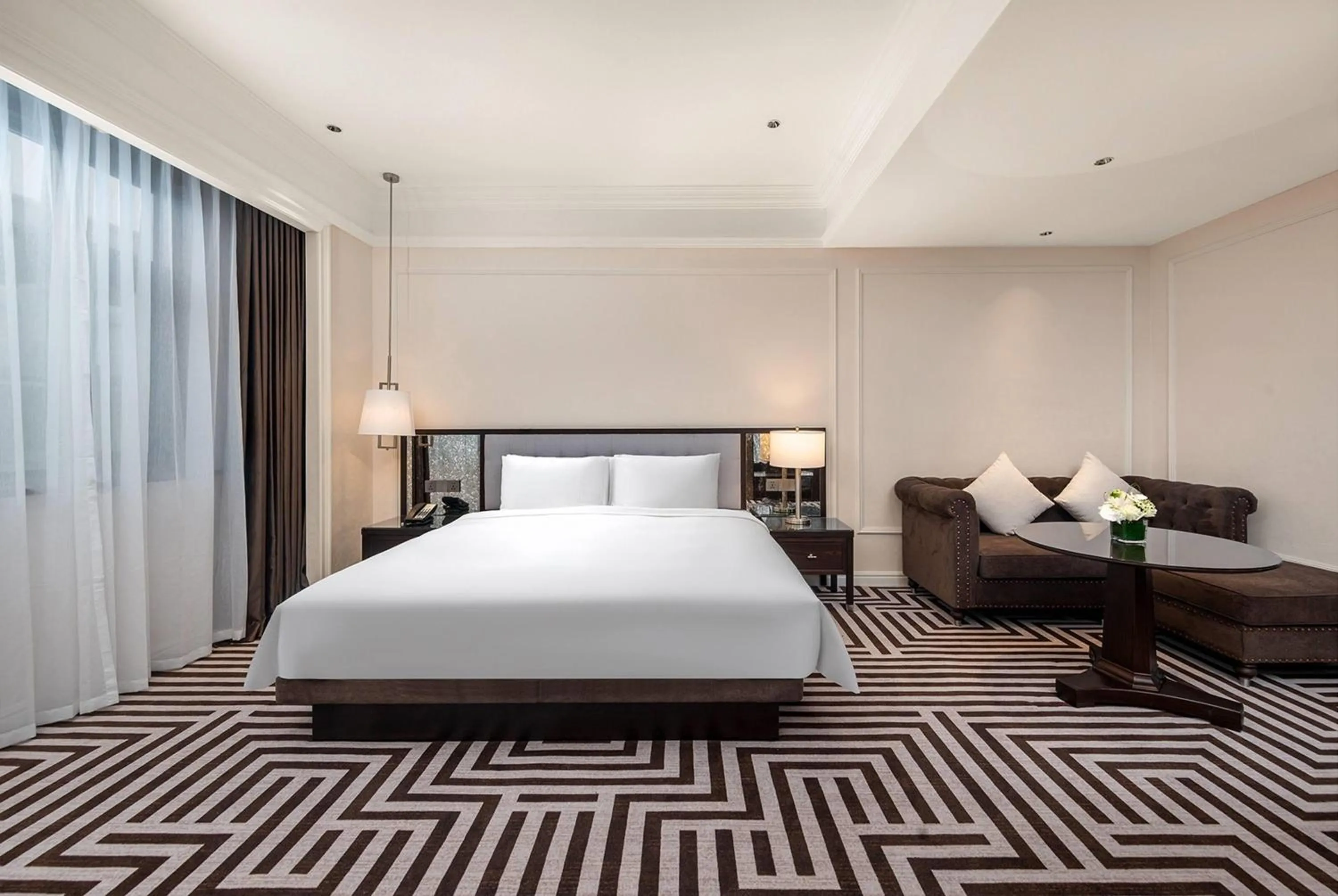 Photo of the whole room, Bed in Wyndham Shanghai Hongqiao-Near NECC