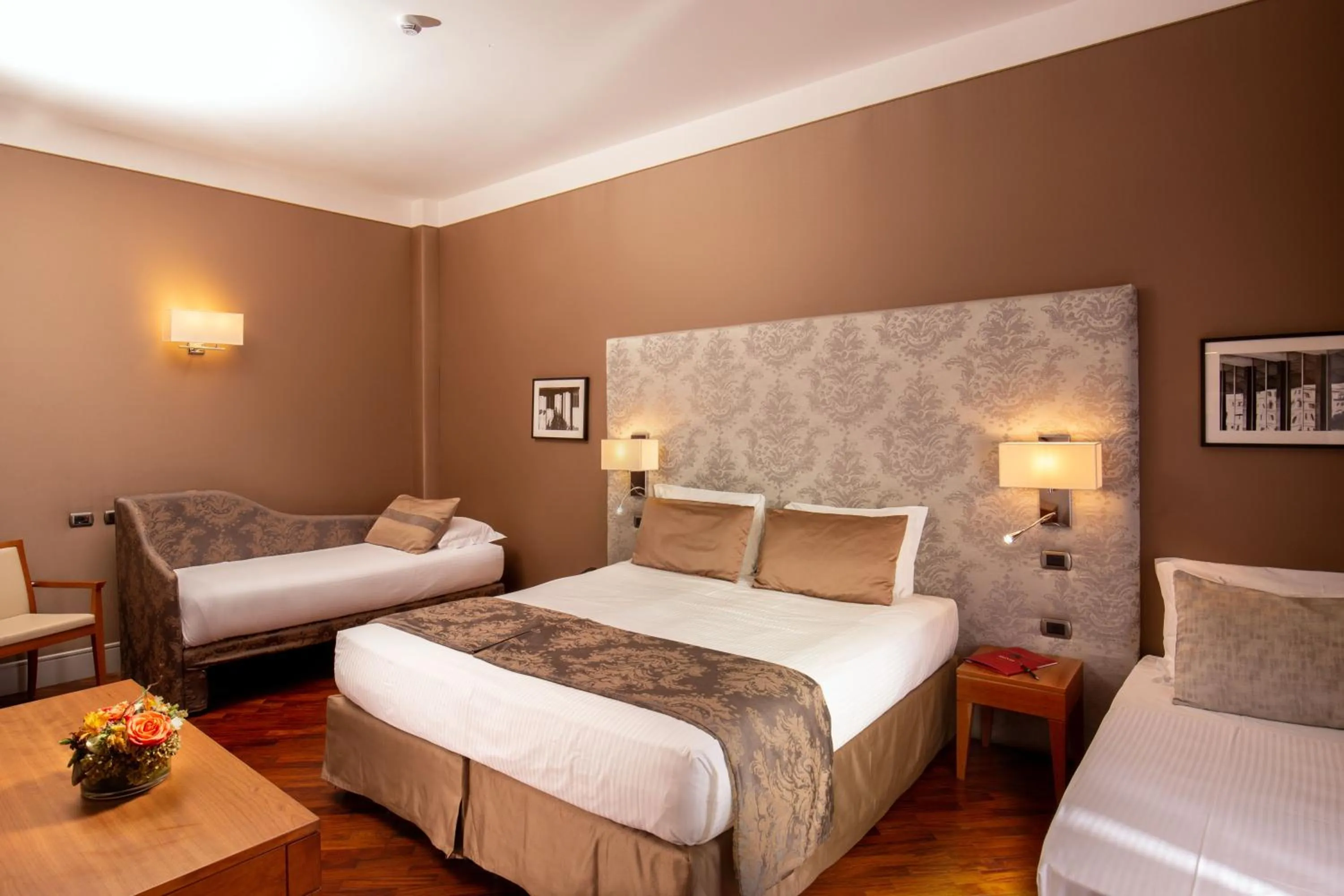 Photo of the whole room, Bed in Monti Palace Hotel