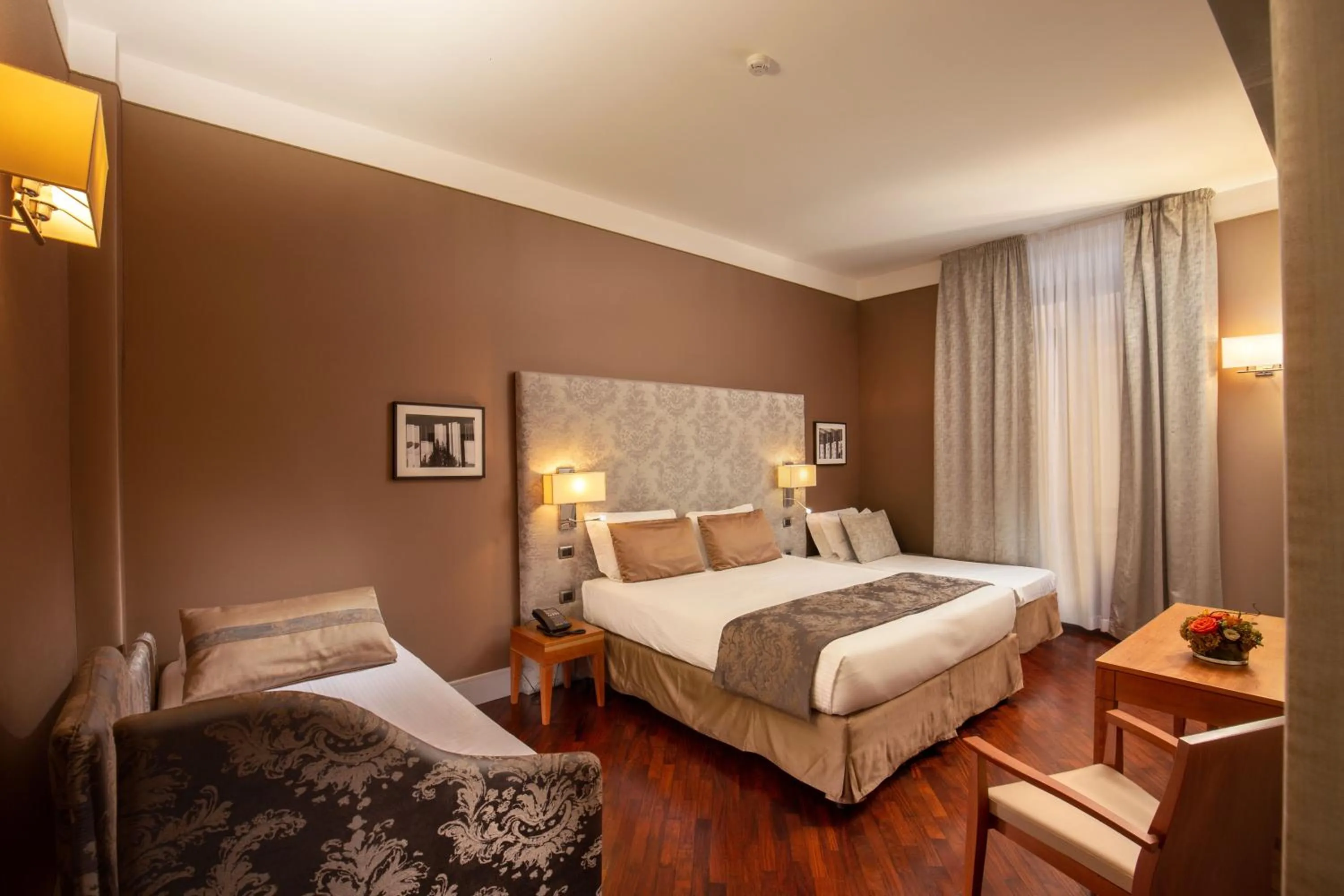 Photo of the whole room, Bed in Monti Palace Hotel