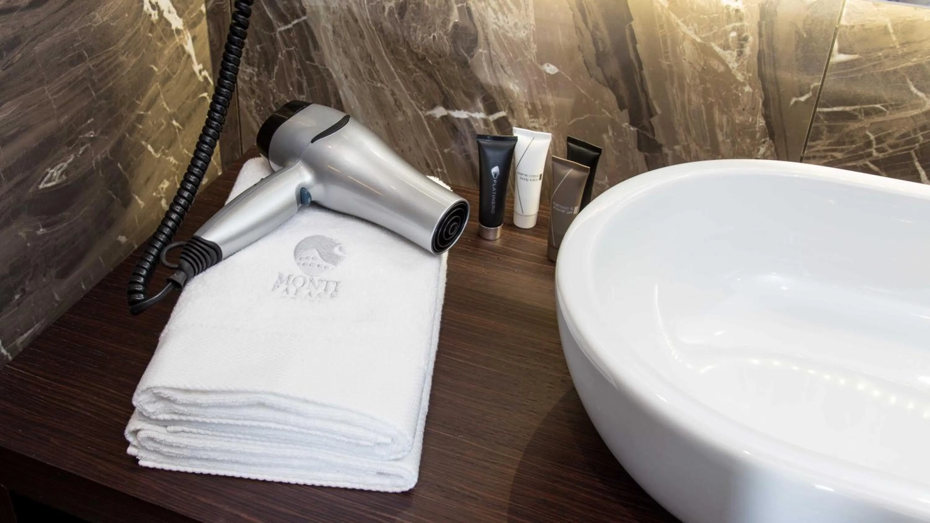 Bathroom in Monti Palace Hotel