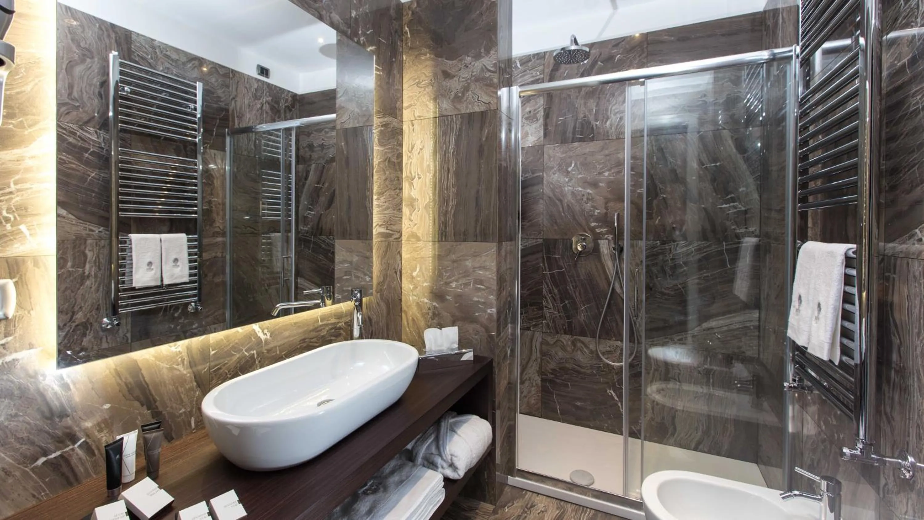 Bathroom in Monti Palace Hotel