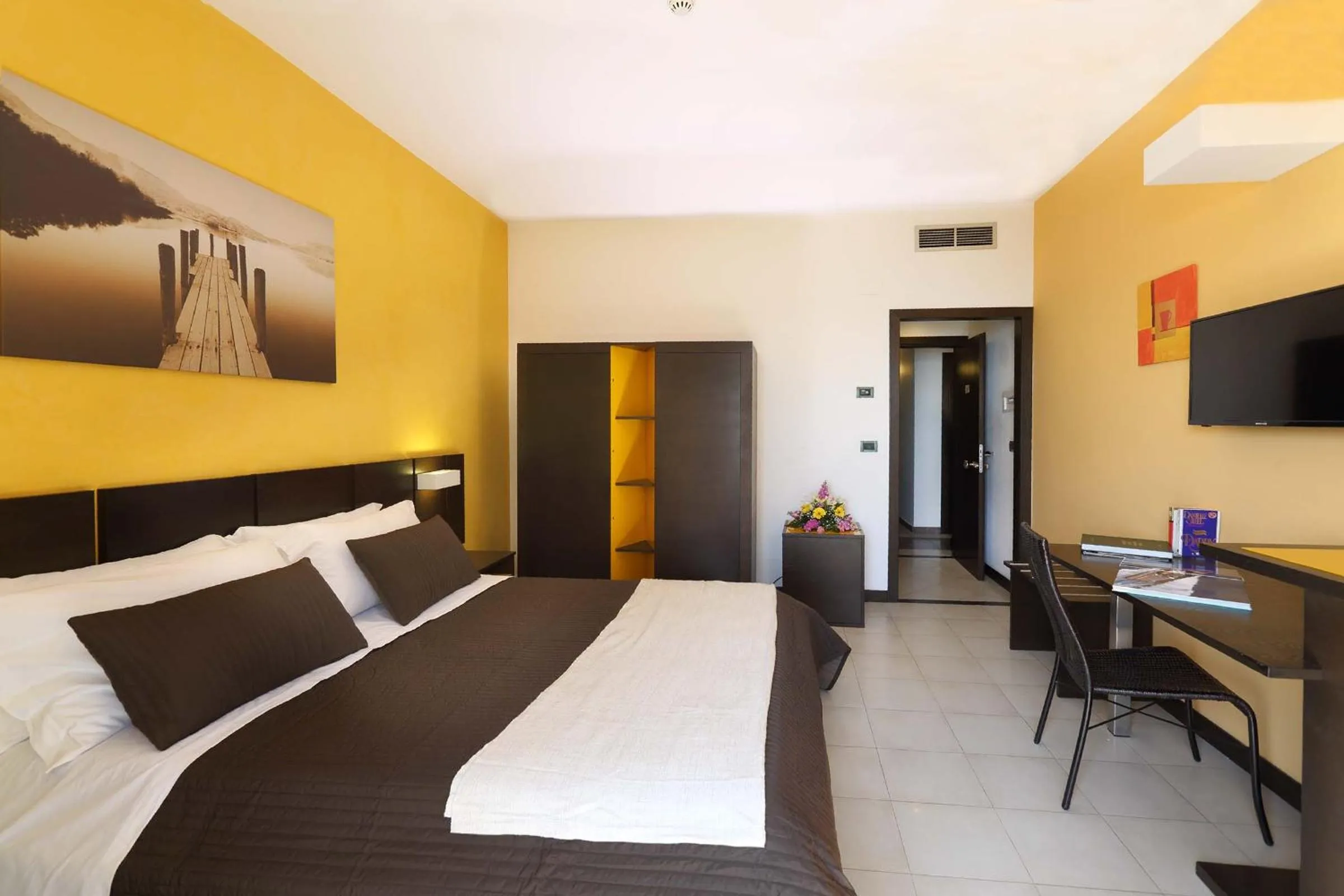 Photo of the whole room, Bed in Hotel San Giovanni