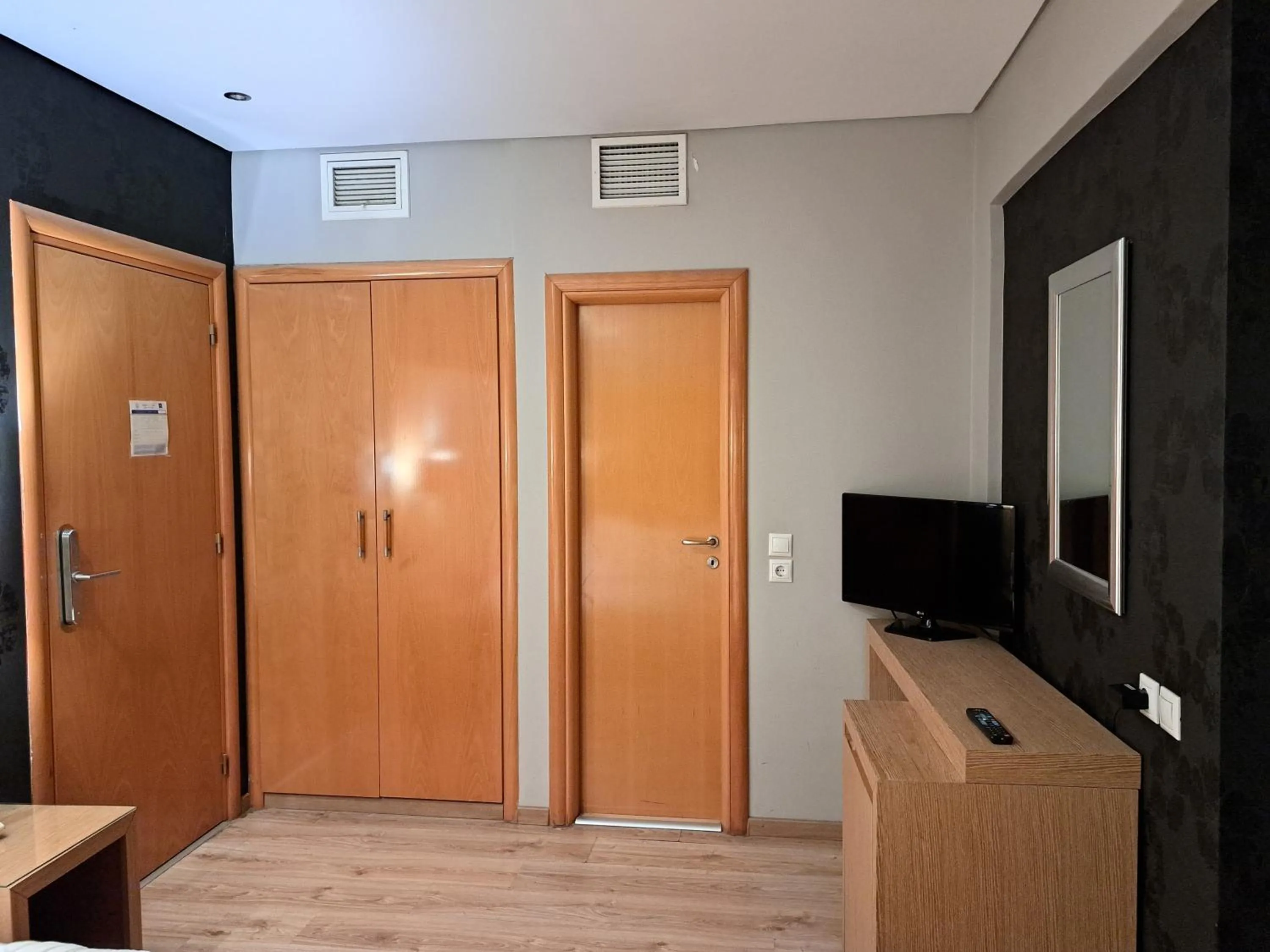 TV and multimedia in Nefeli Hotel Alimos