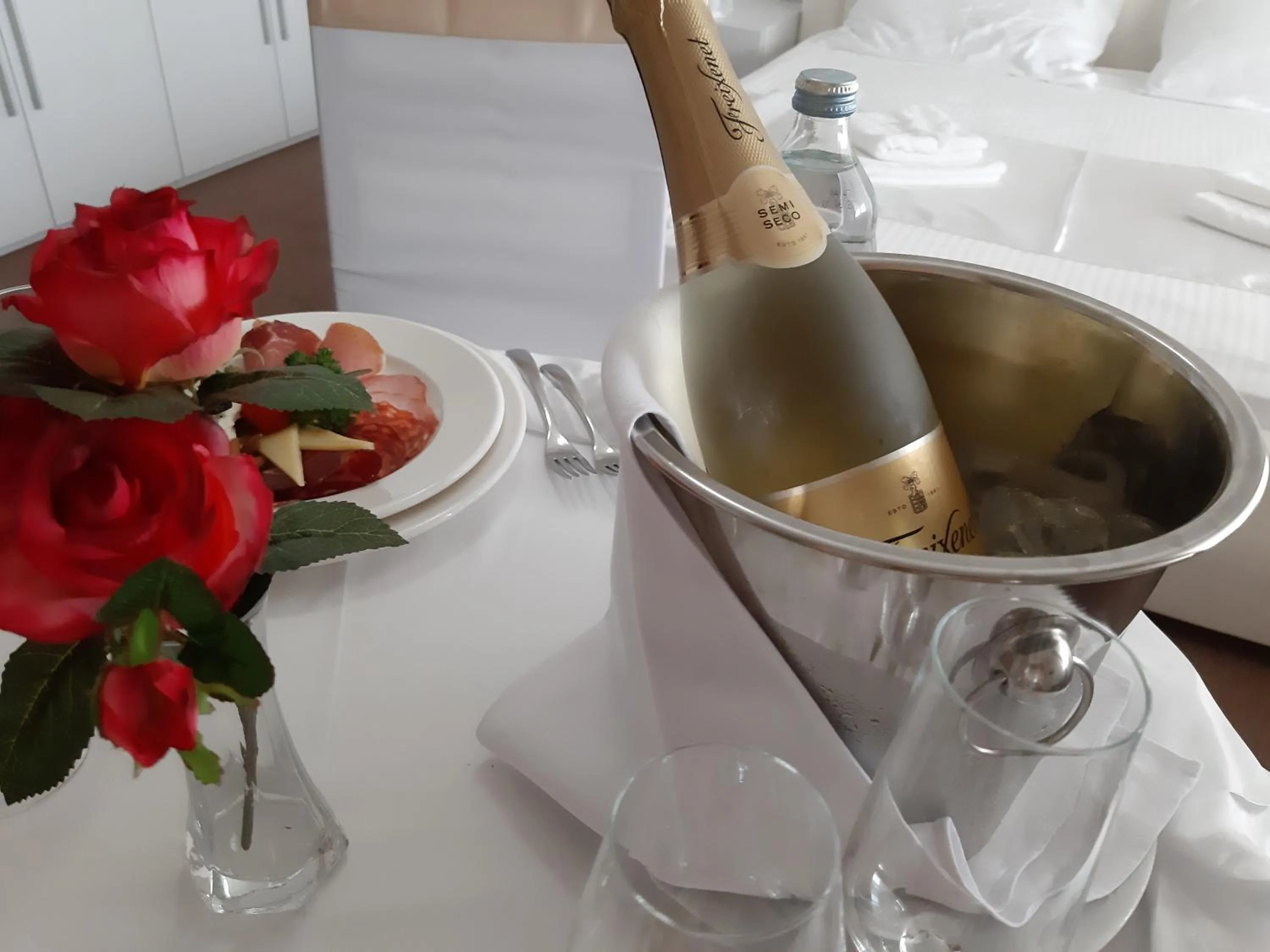 Food and drinks in Rooms Laguna