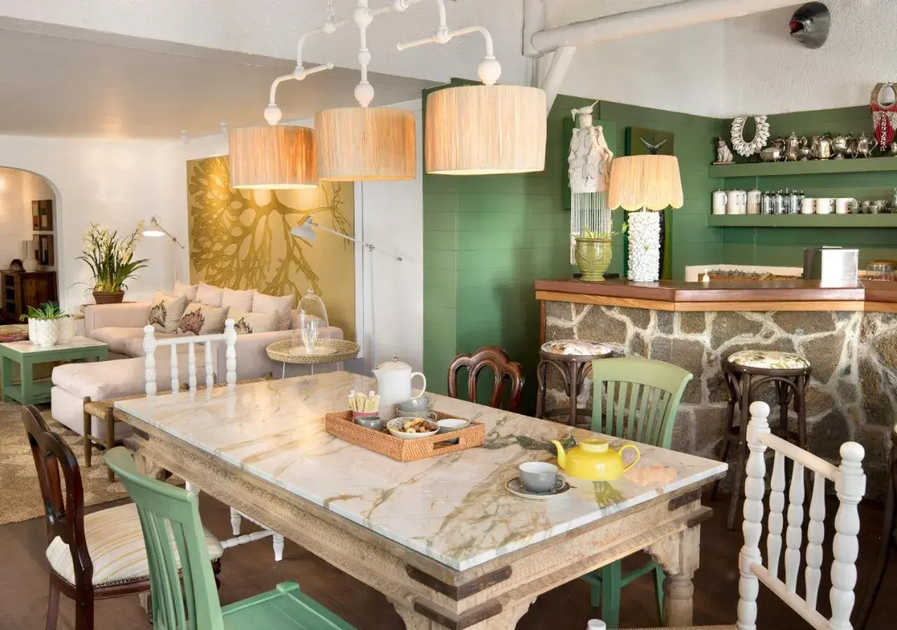 Lounge or bar in La Maison d'Eté Hotel by NEWMARK Lounge or bar in La Maison d'Eté Hotel by NEWMARK