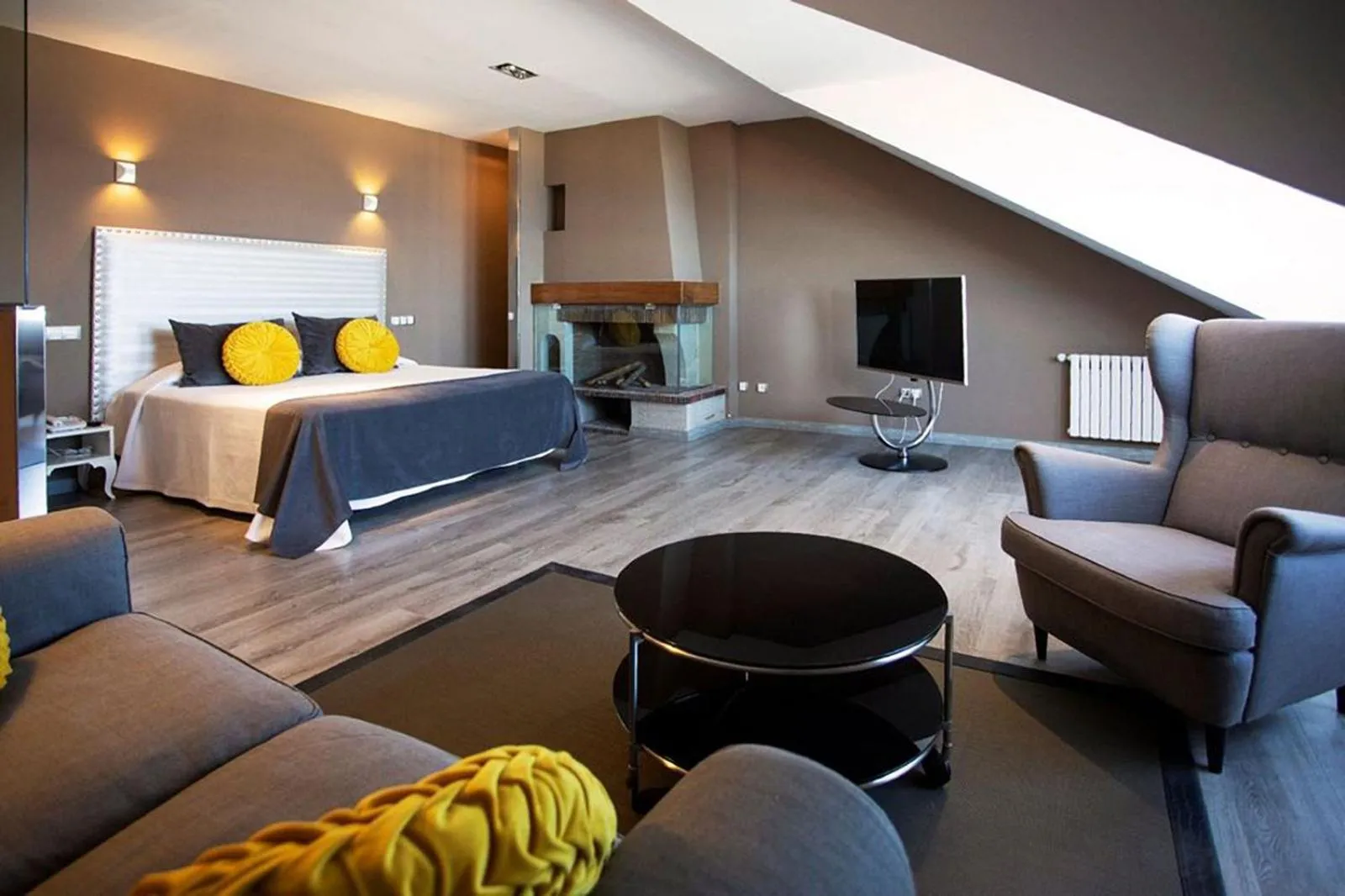 Photo of the whole room, Bed in Miraolas