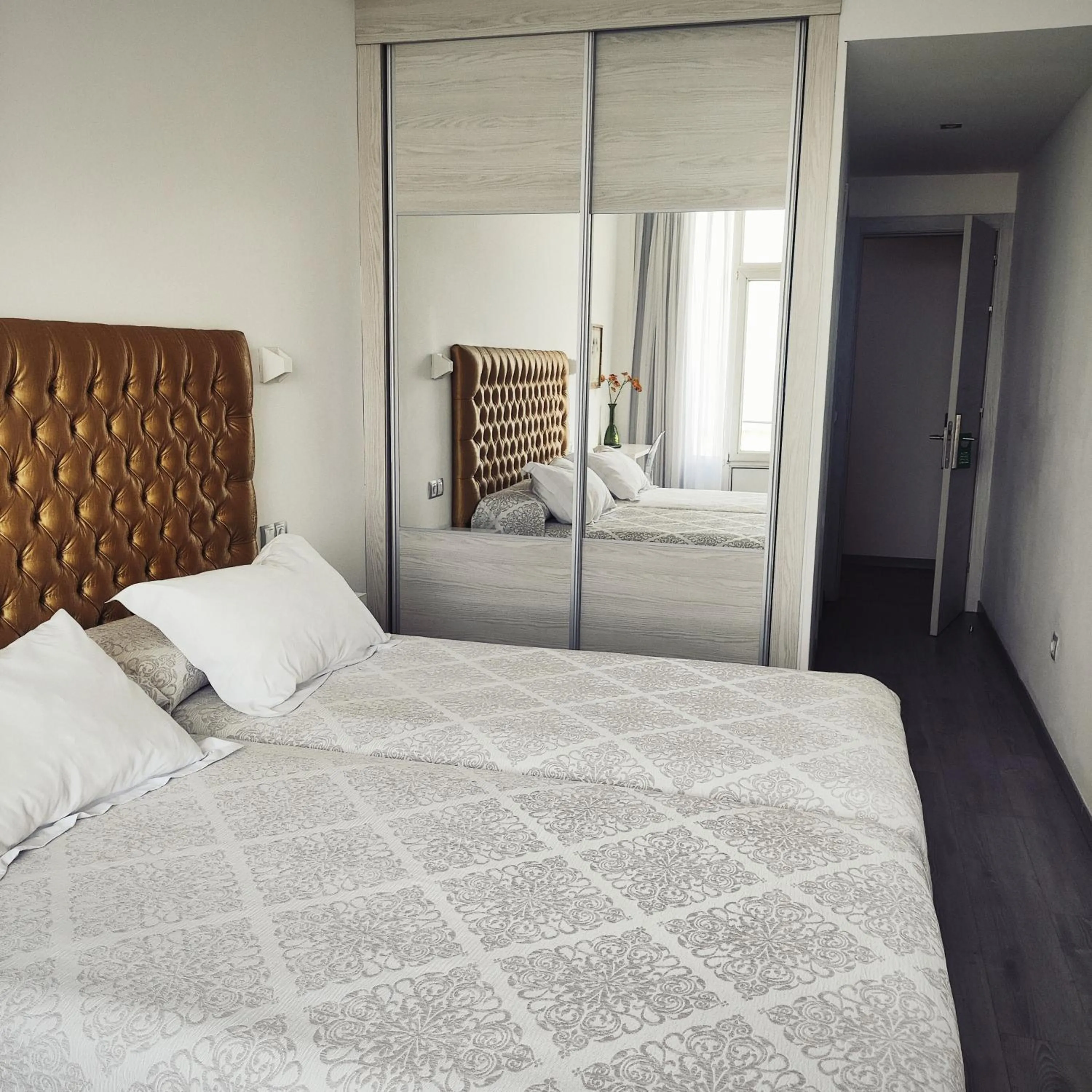 Photo of the whole room, Bed in Miraolas