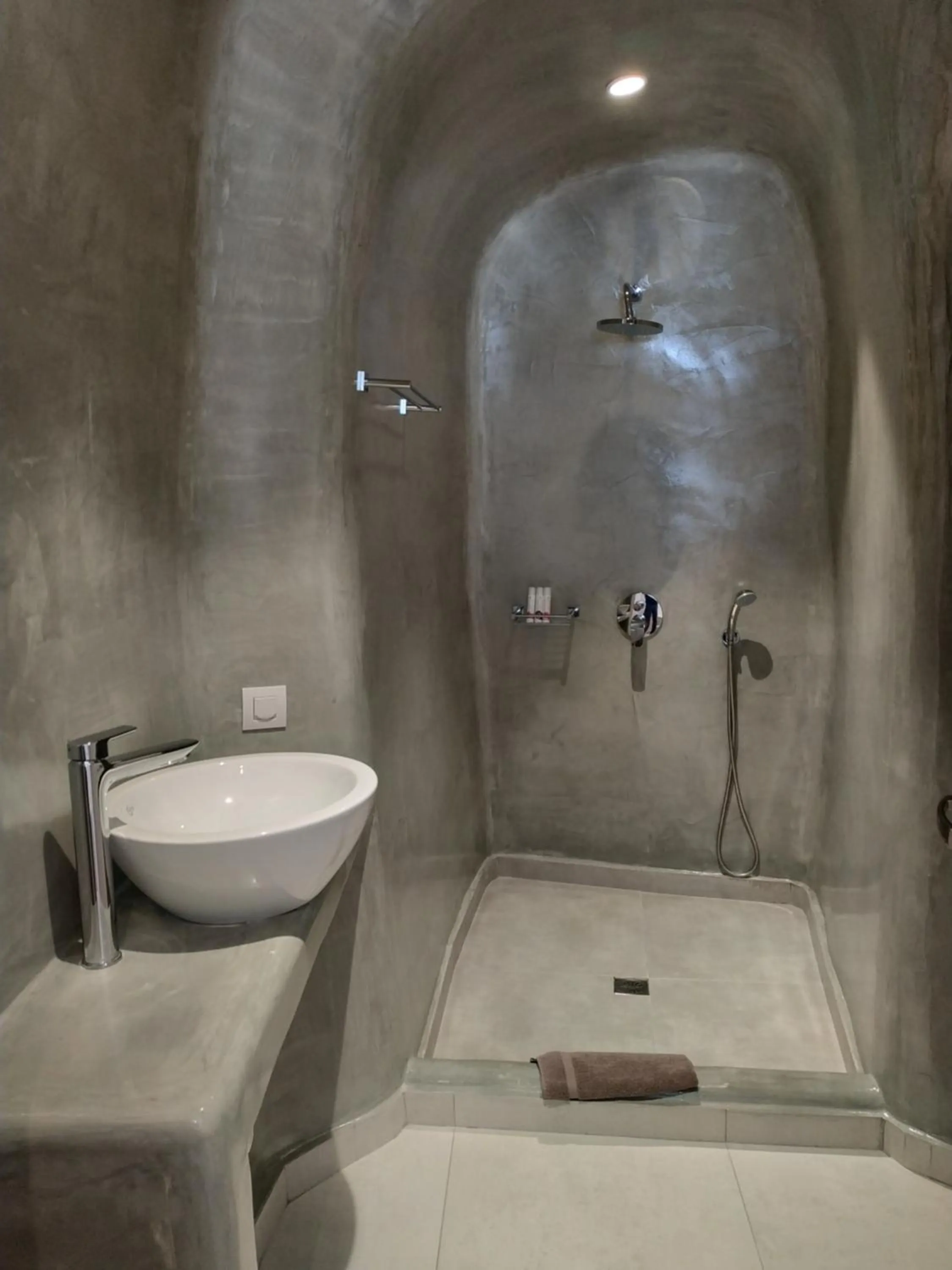 Shower in Iriana Suites